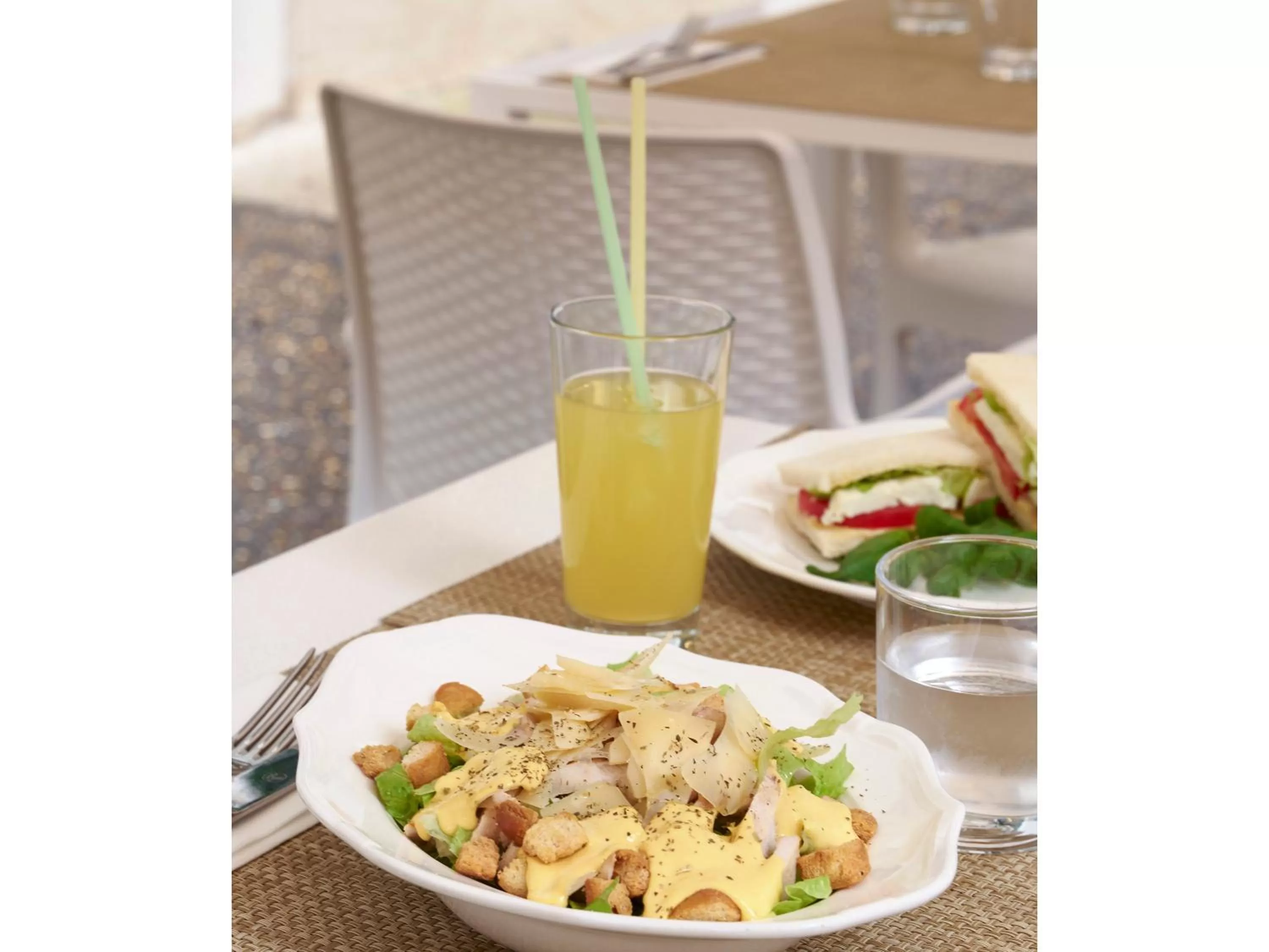 Restaurant/places to eat in Golden Tulip Rome Piram