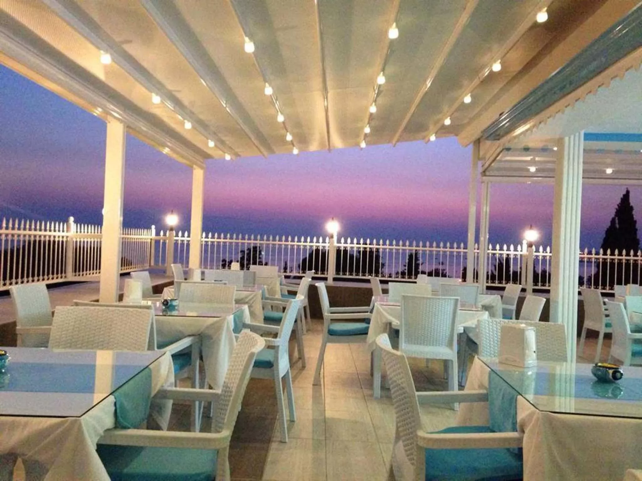 Restaurant/places to eat in Aura Boutique Hotel