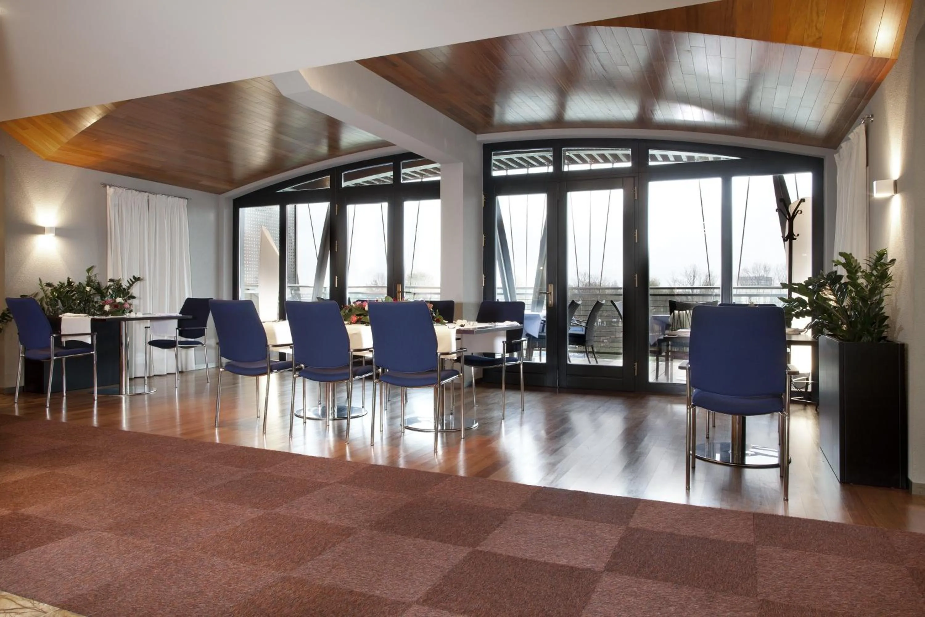 Restaurant/places to eat in Blue Swan