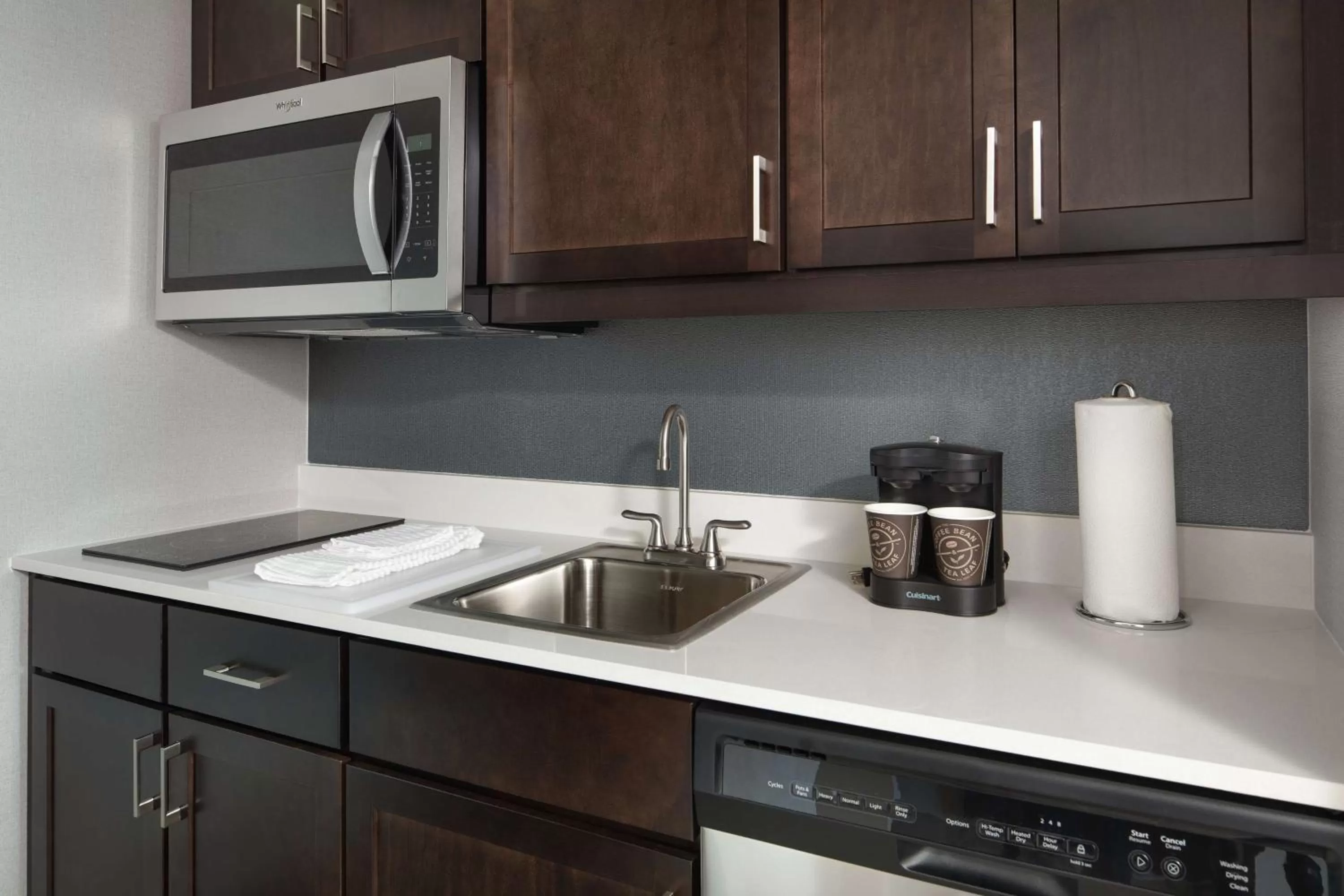 Kitchen or kitchenette in Homewood Suites By Hilton Teaneck Glenpointe