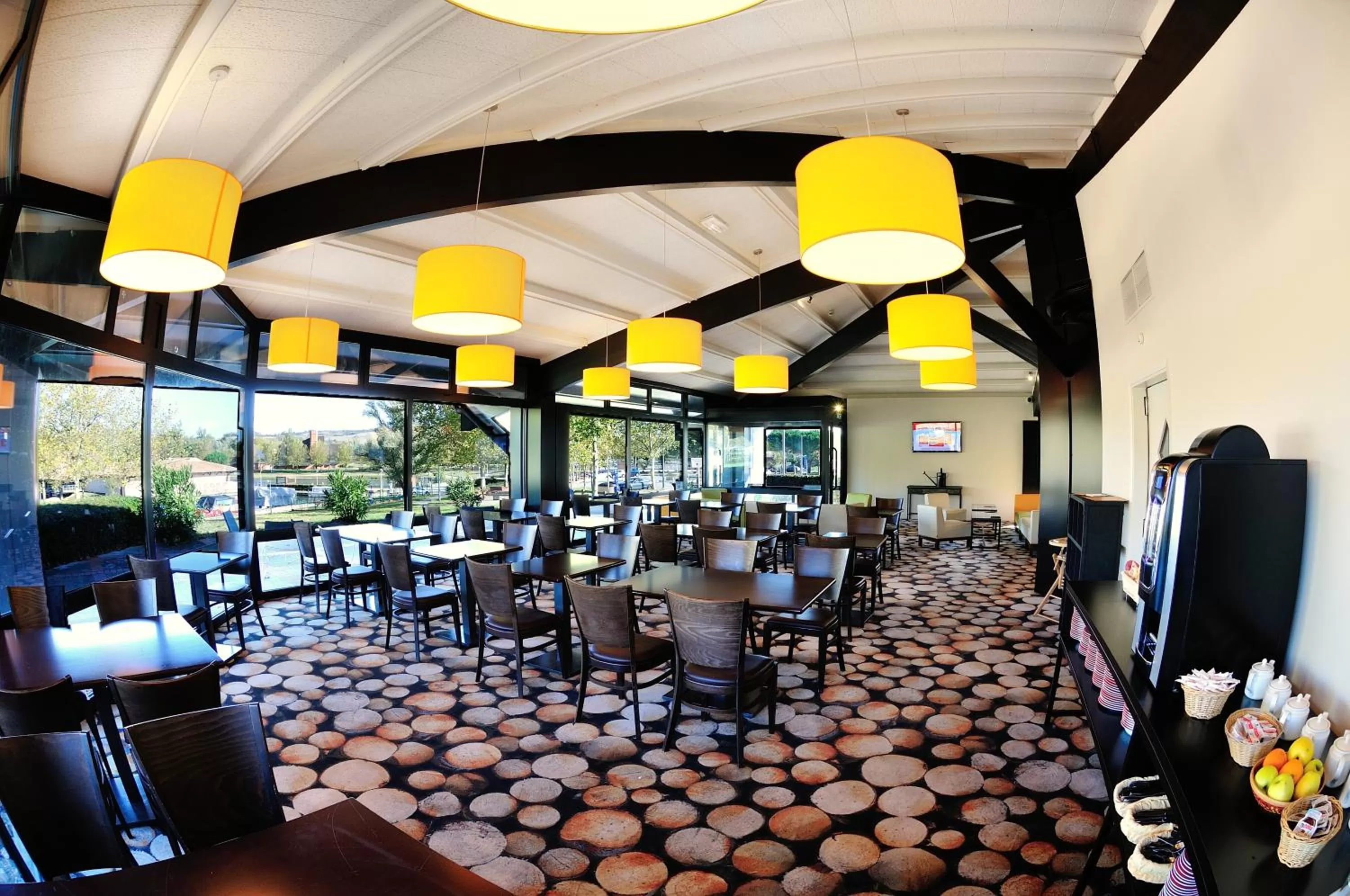 Restaurant/places to eat in Relais Fasthotel Port Lauragais