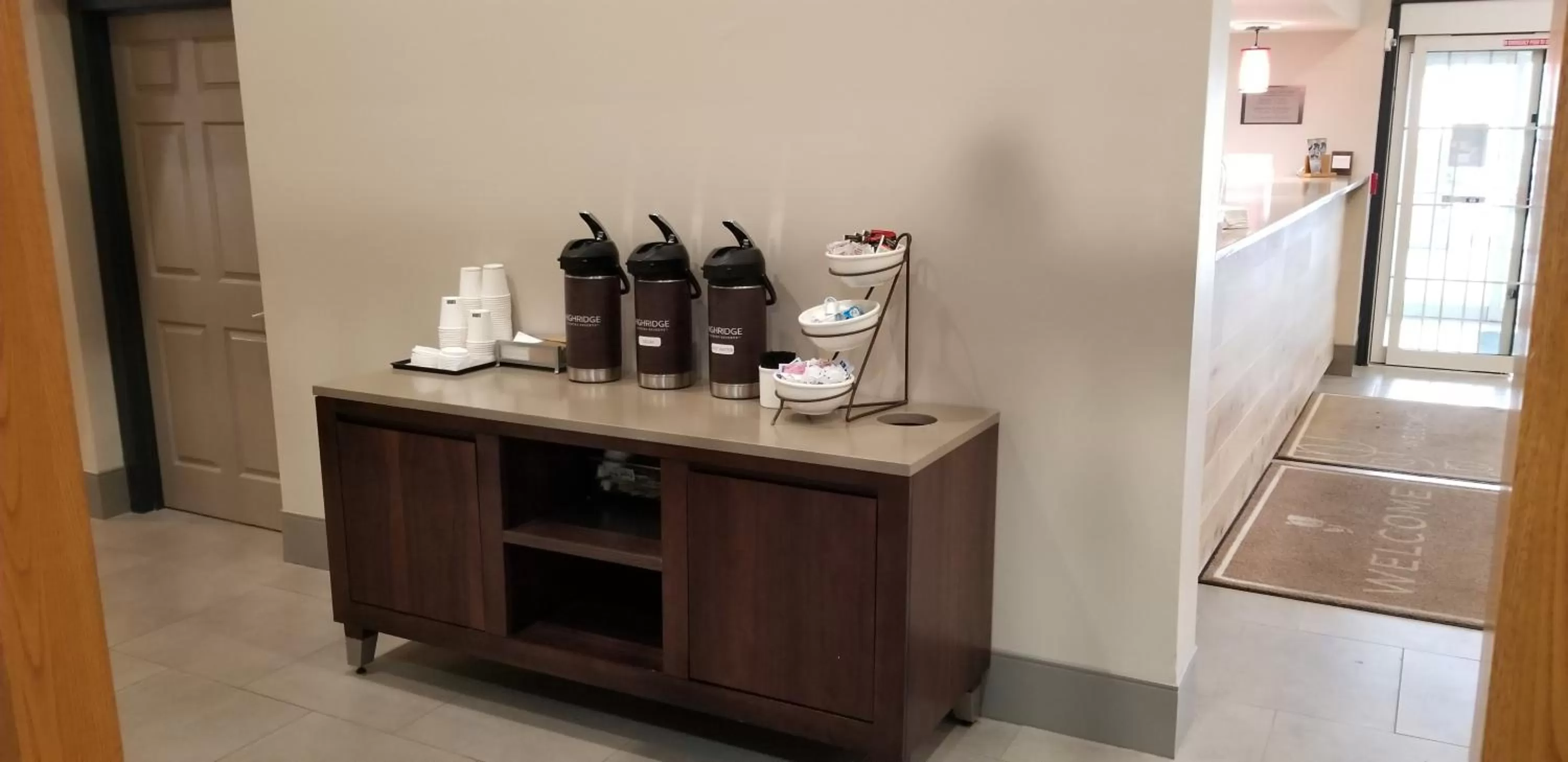 Coffee/tea facilities in Country Inn & Suites by Radisson, Kalamazoo, MI