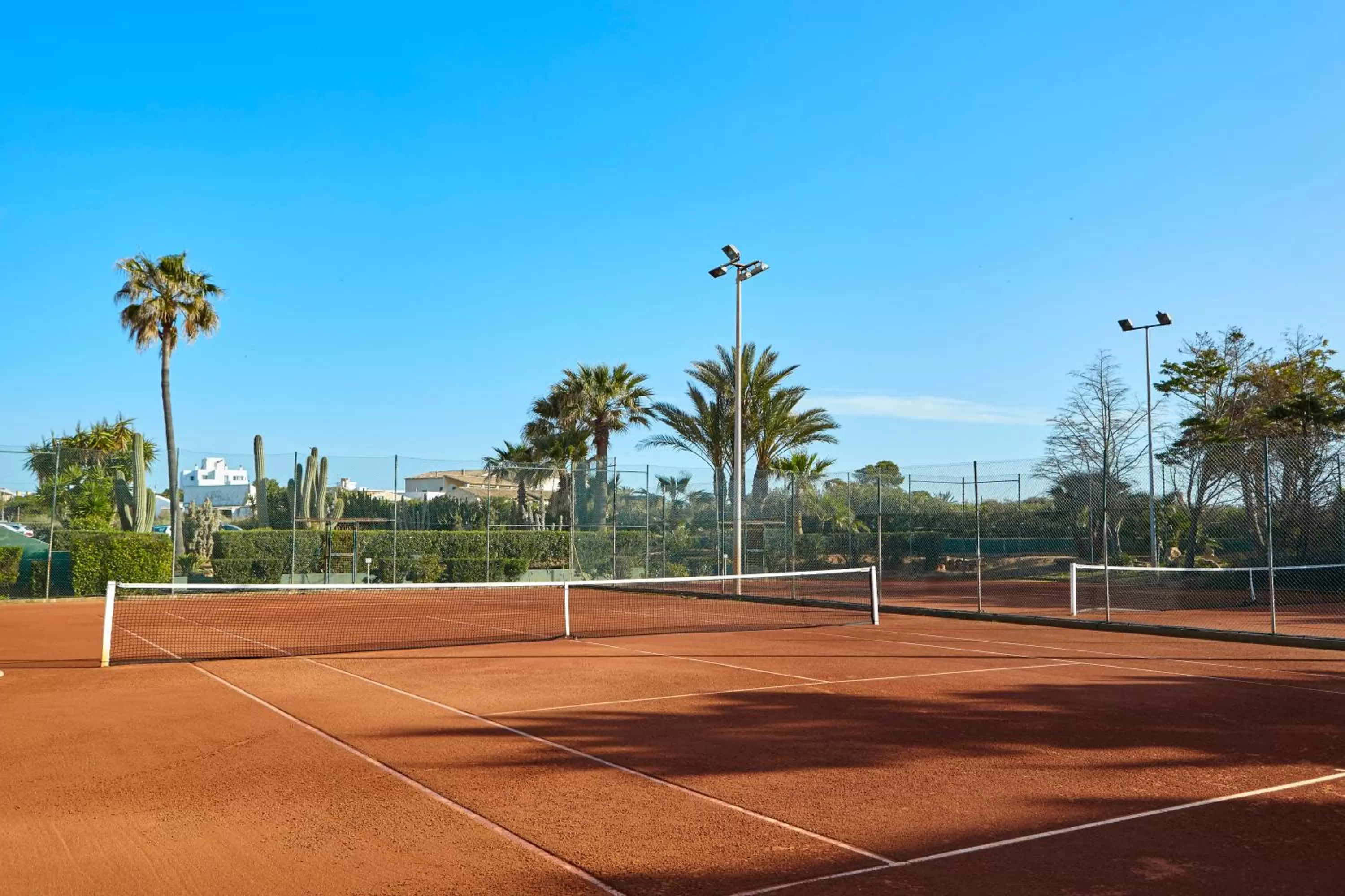 Tennis court in Universal Grand León & Spa