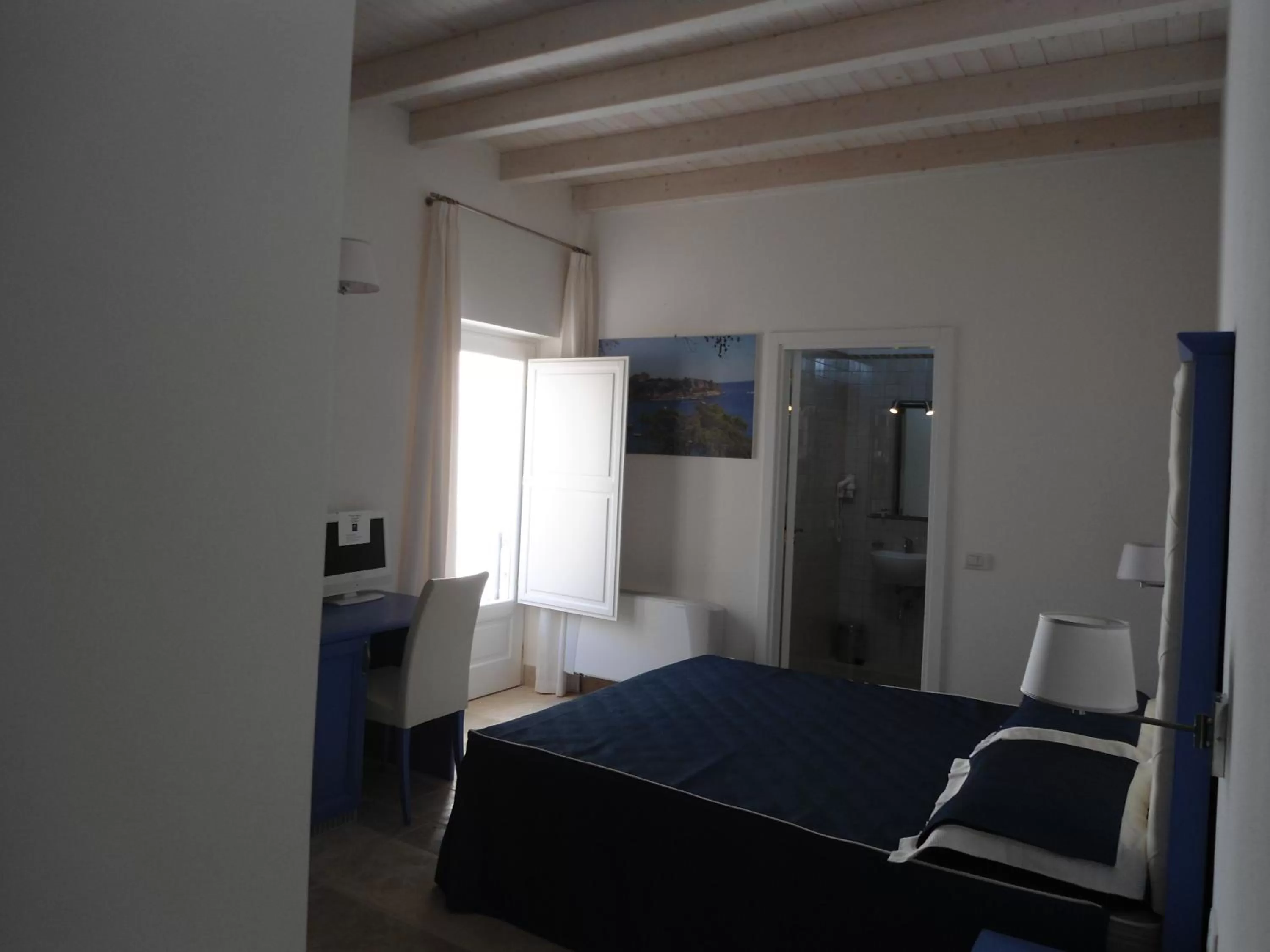 Photo of the whole room, Bed in Parco dei Manieri