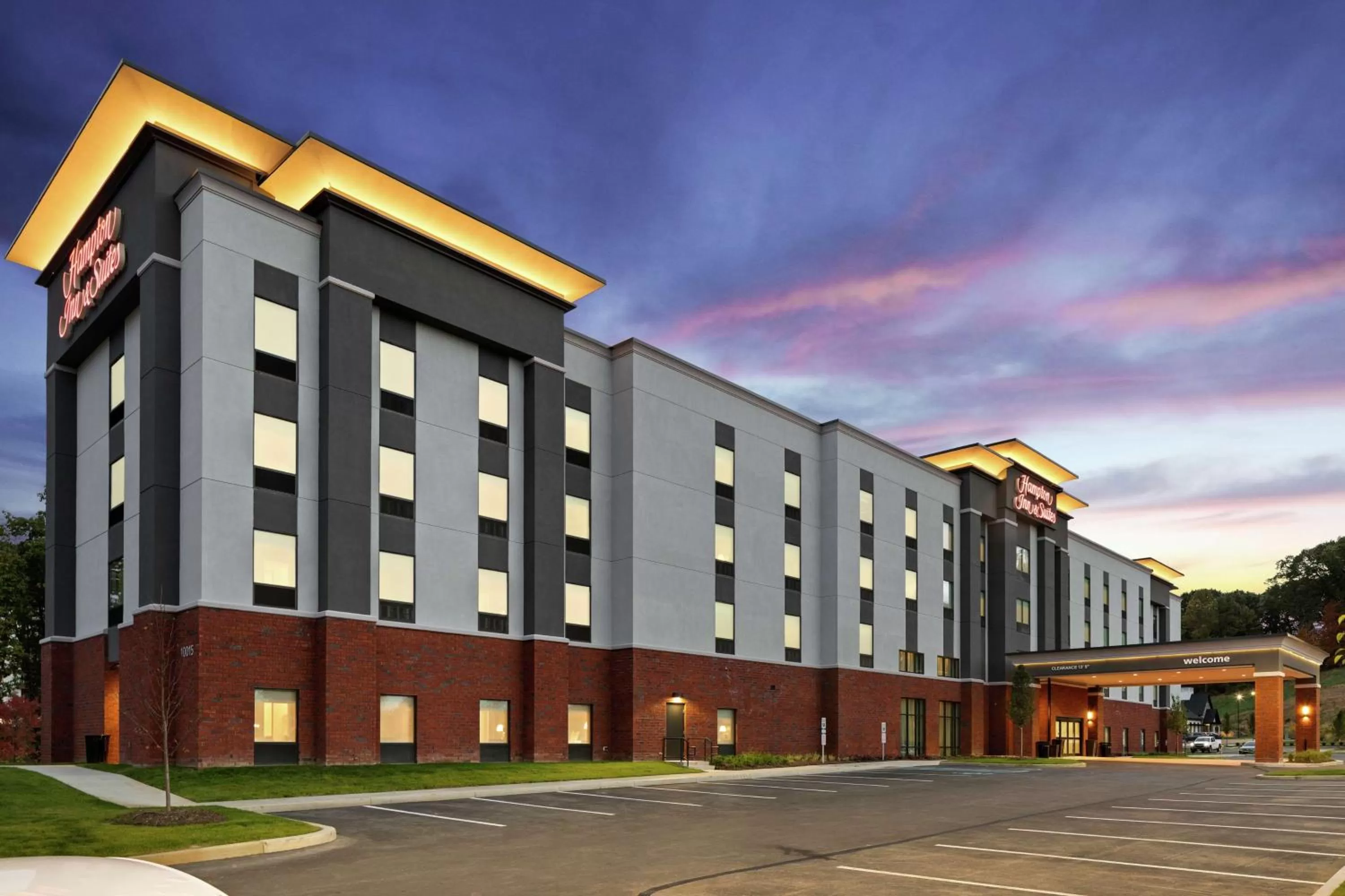 Property building in Hampton Inn & Suites Cranberry Township/Mars