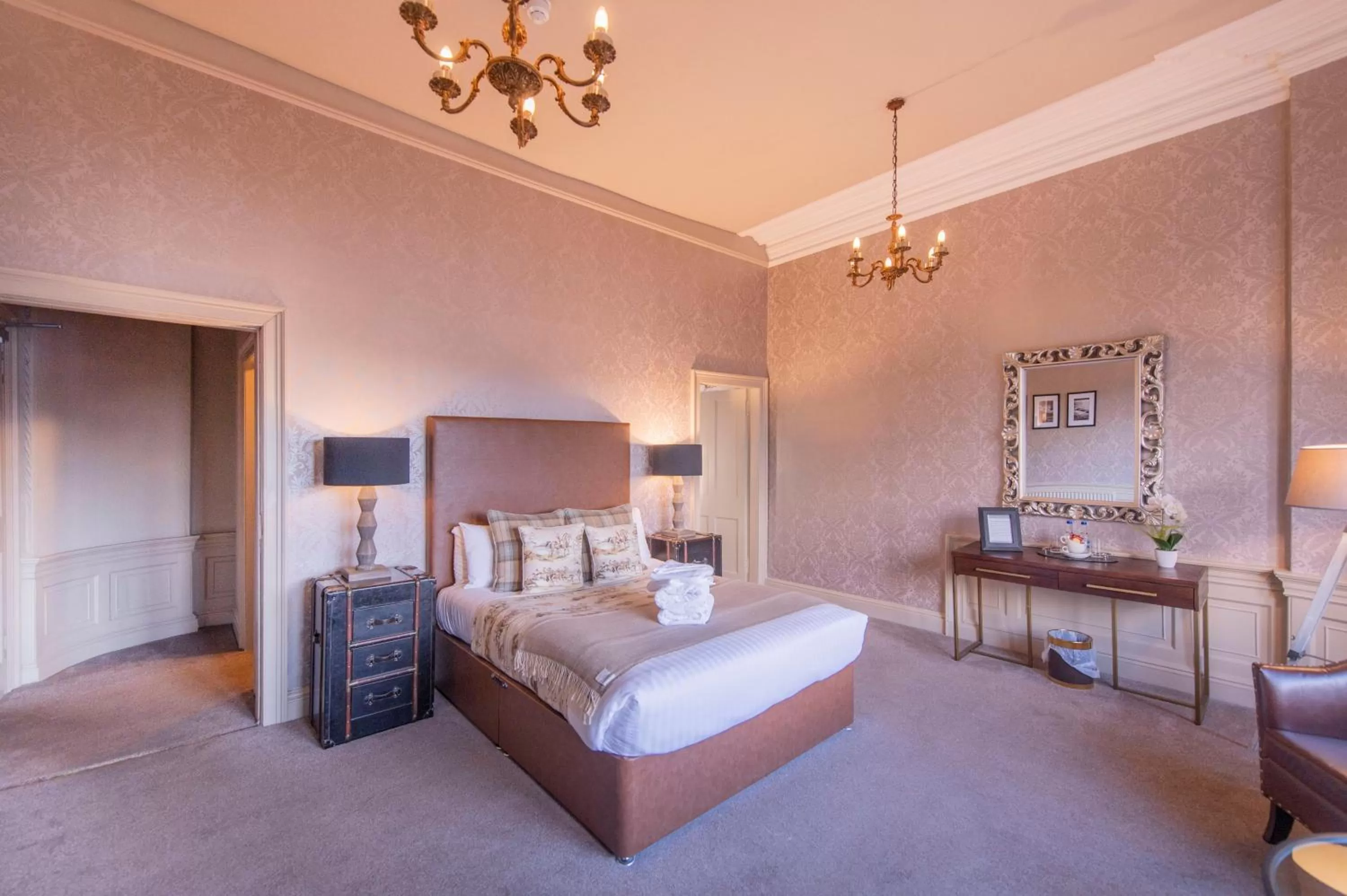 Photo of the whole room, Bed in The Allan Park