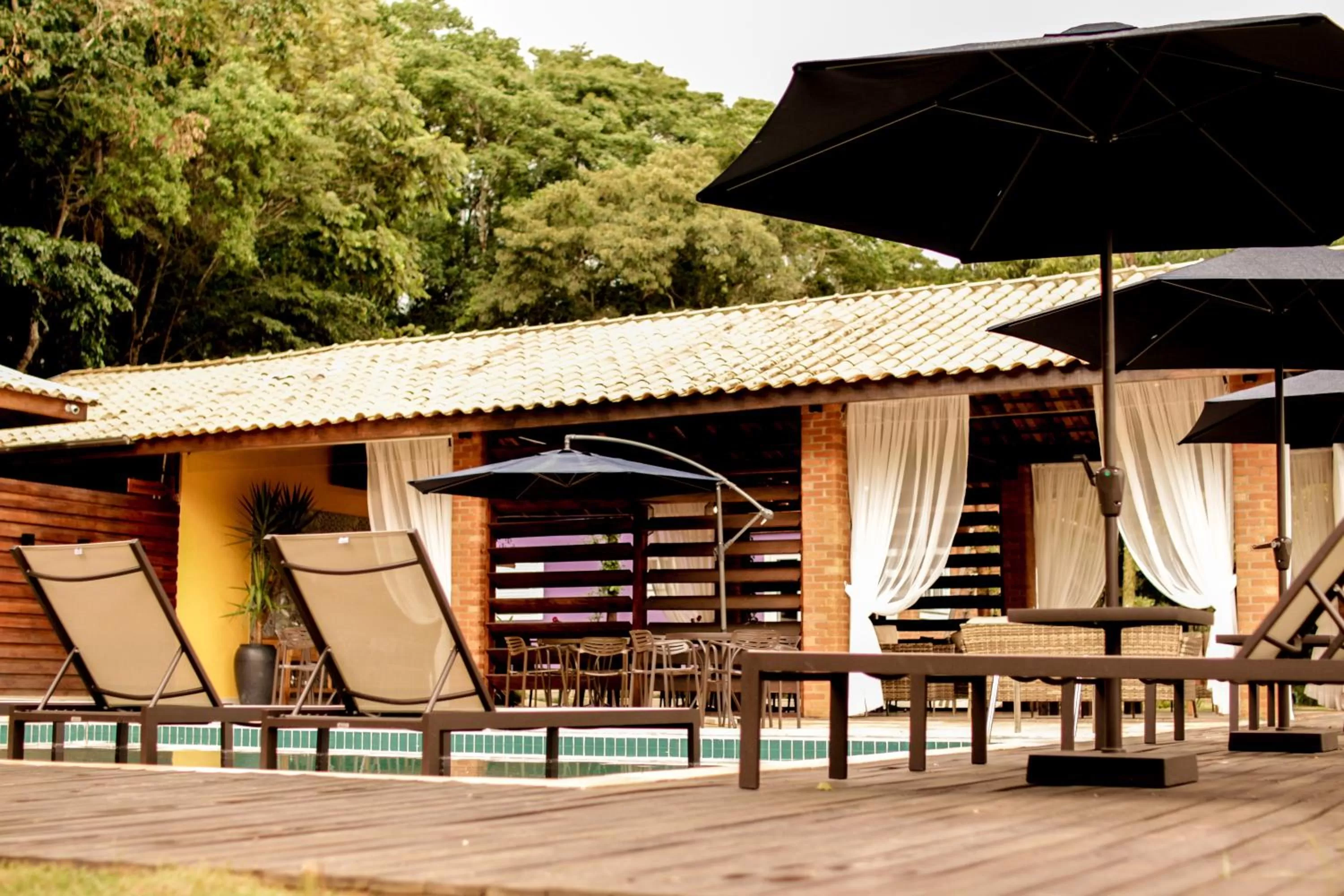 Swimming pool in Pousada Santa Thereza