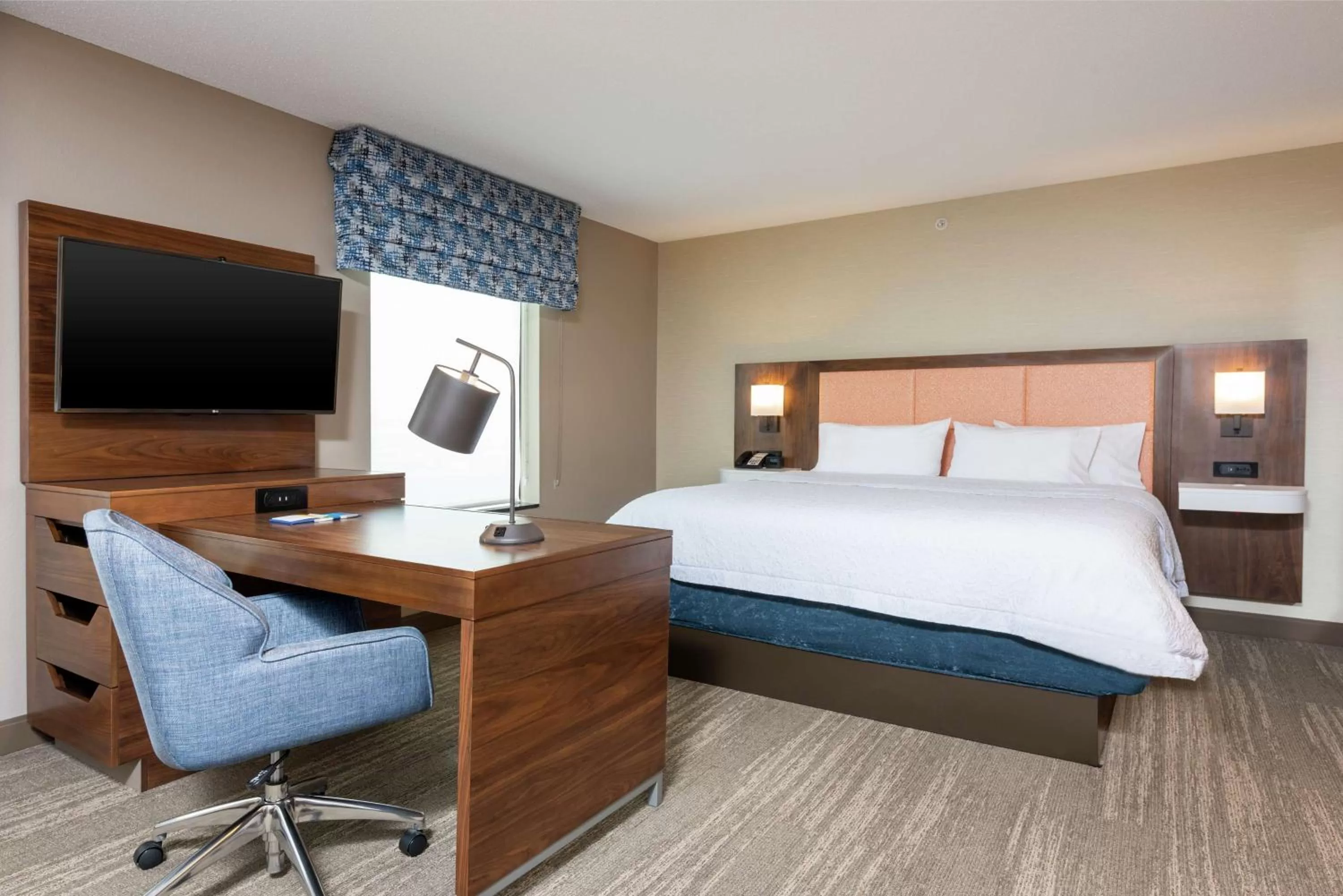 Bedroom, Bed in Hampton Inn & Suites Marshalltown