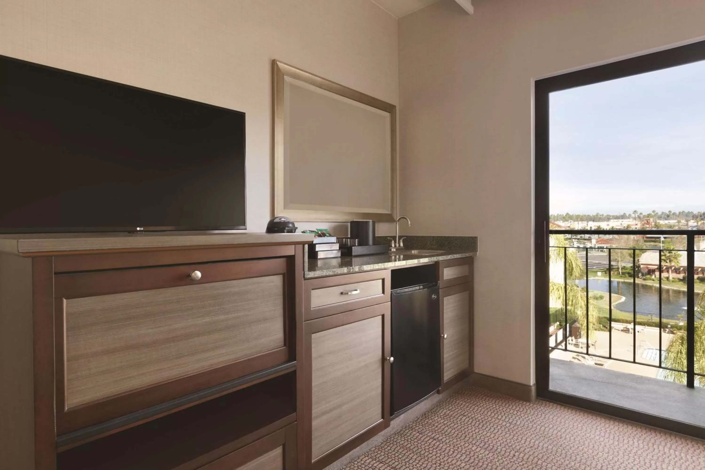 Kitchen or kitchenette in Embassy Suites by Hilton Temecula Valley Wine Country