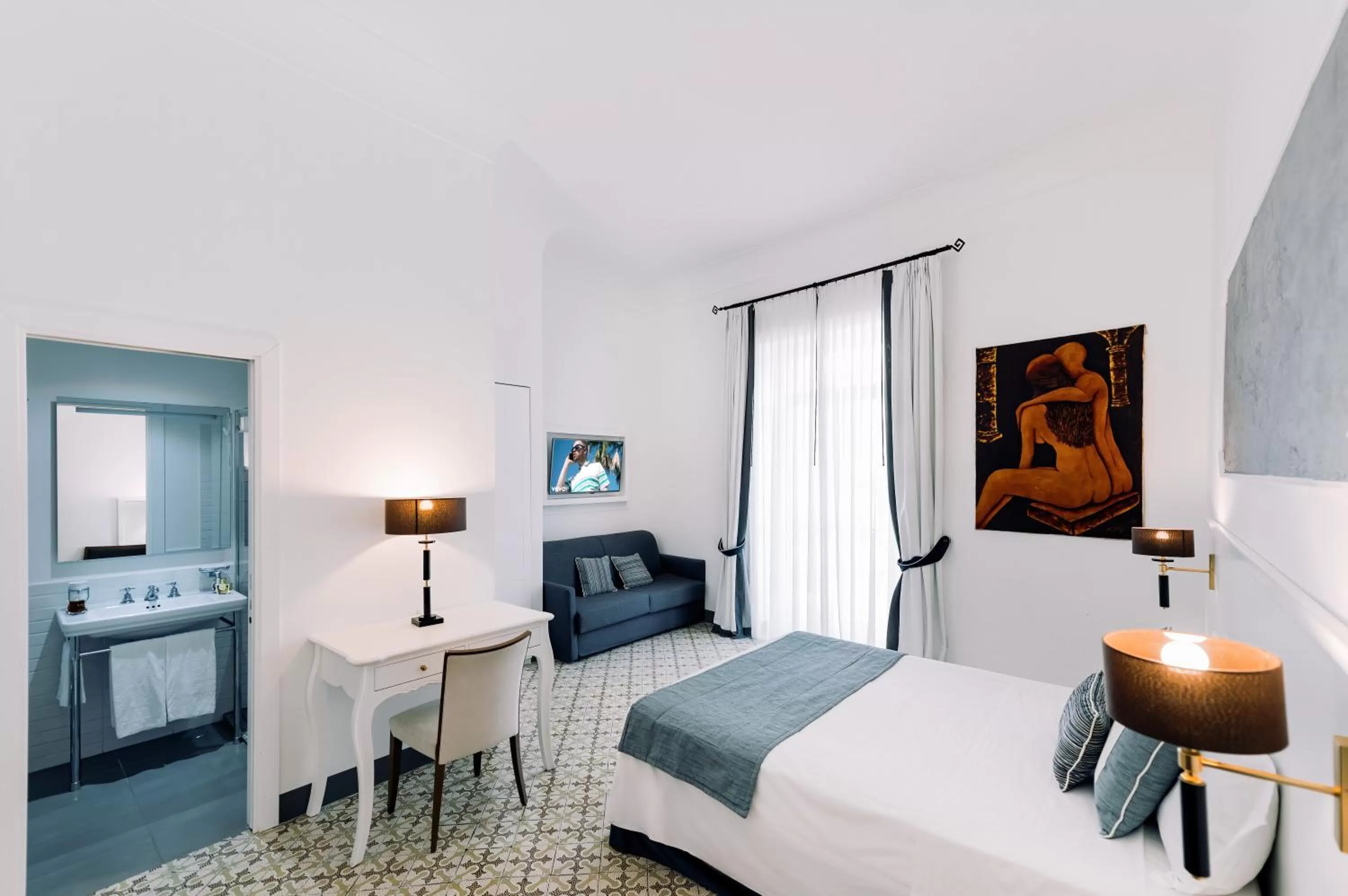 Bed in Amalfi Luxury House