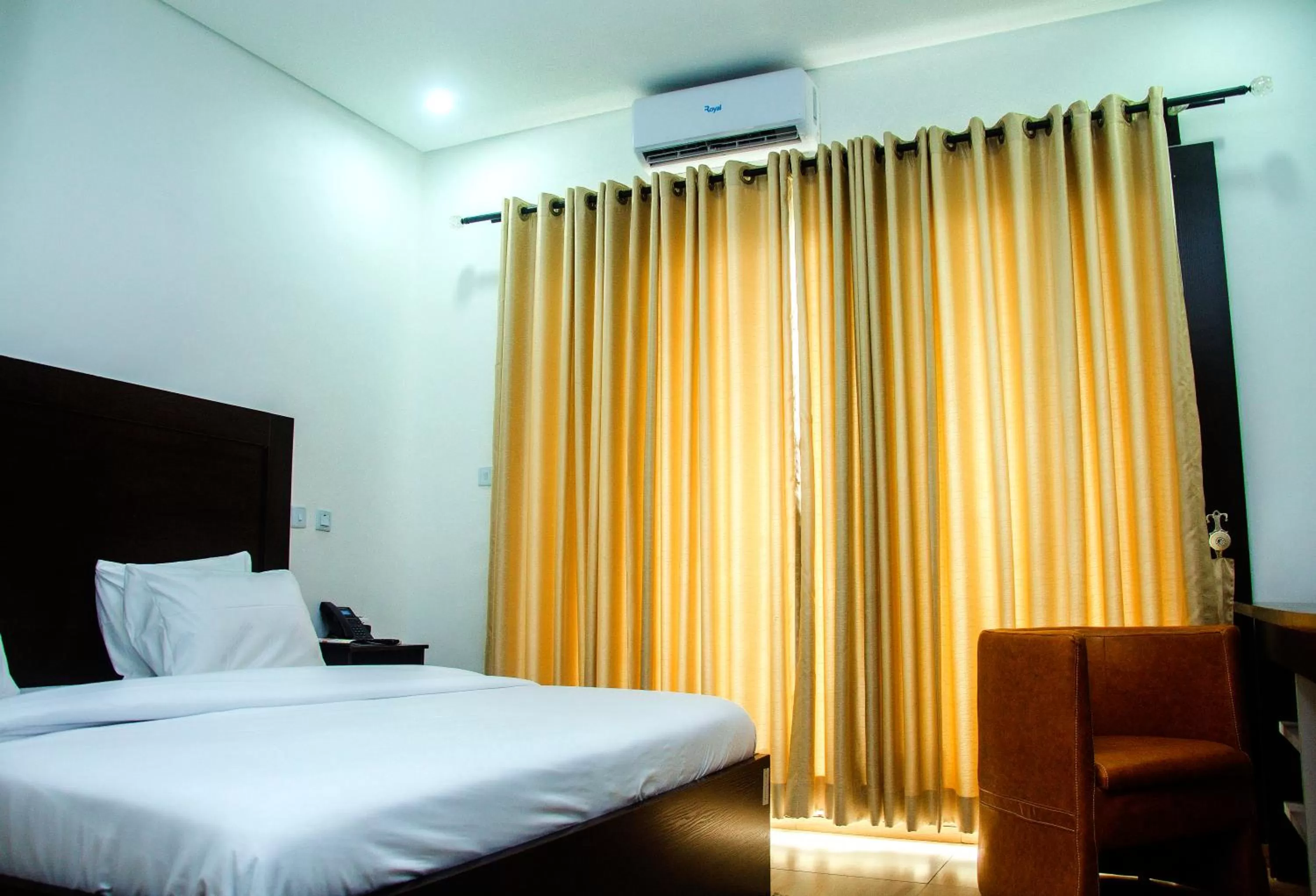 Bed in Hotel Capitol