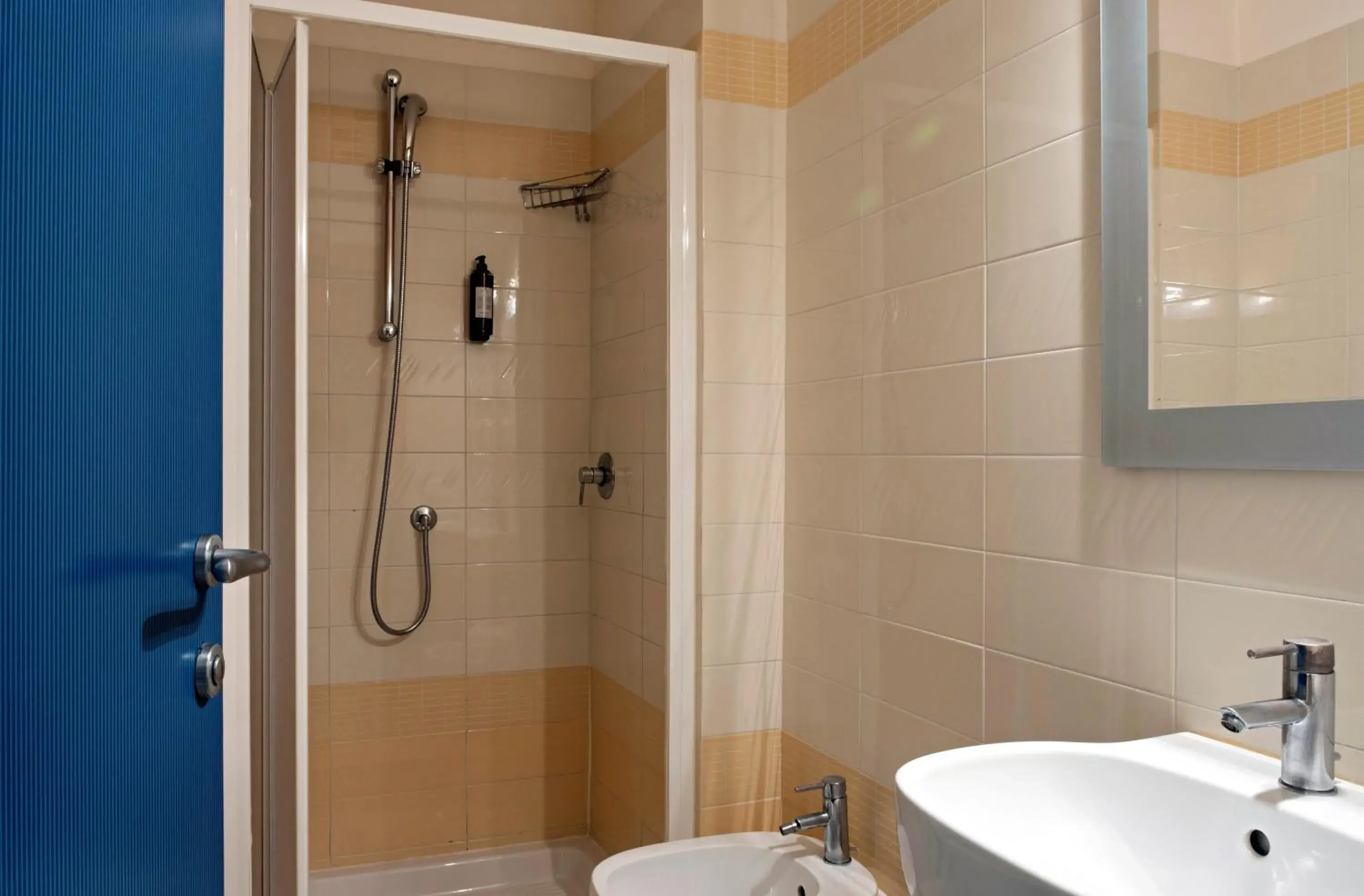 Triple Room in Hotel Mirage Triple Room in Hotel Mirage