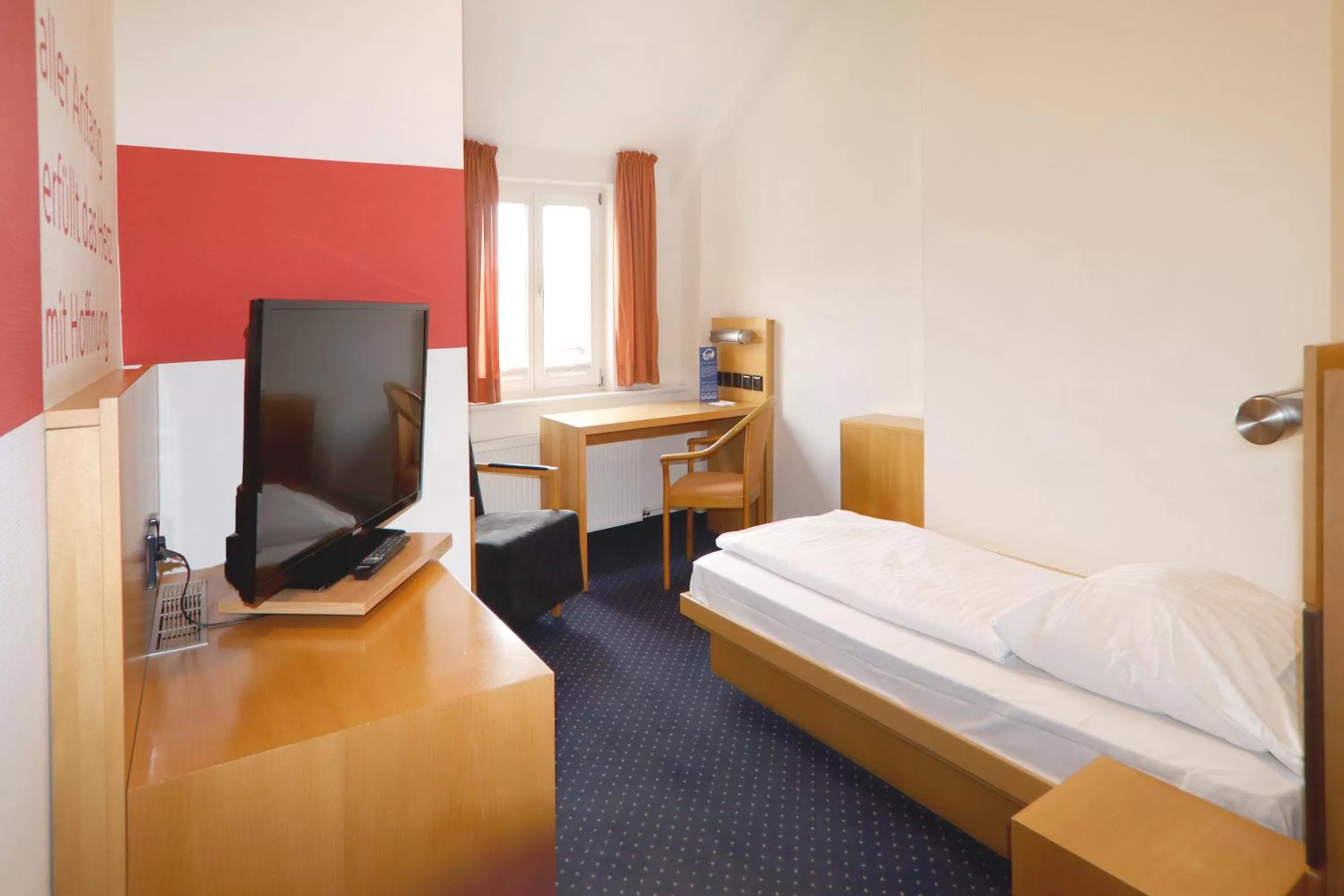 Photo of the whole room, Bed in Hotel Der Achtermann