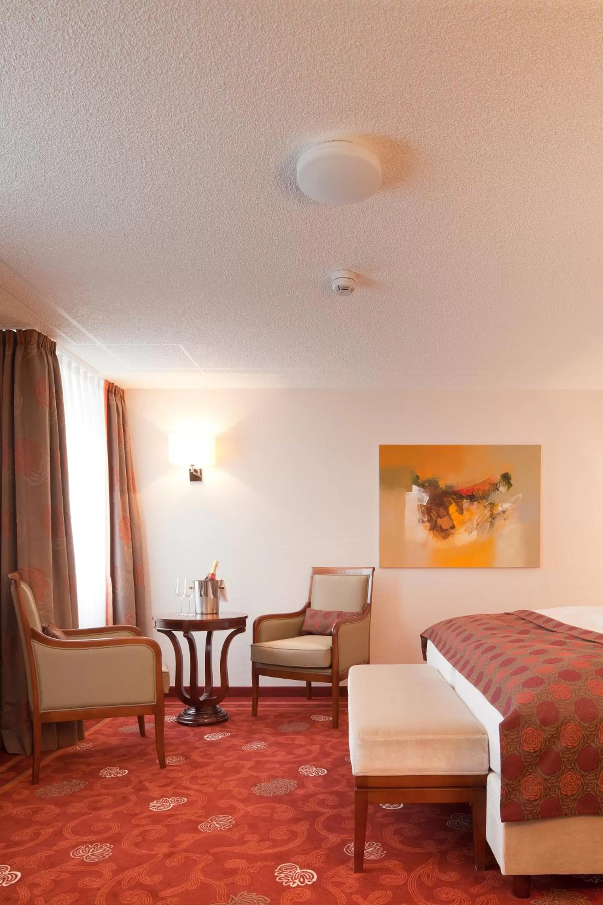 Photo of the whole room, Bed in Zu den Drei Linden