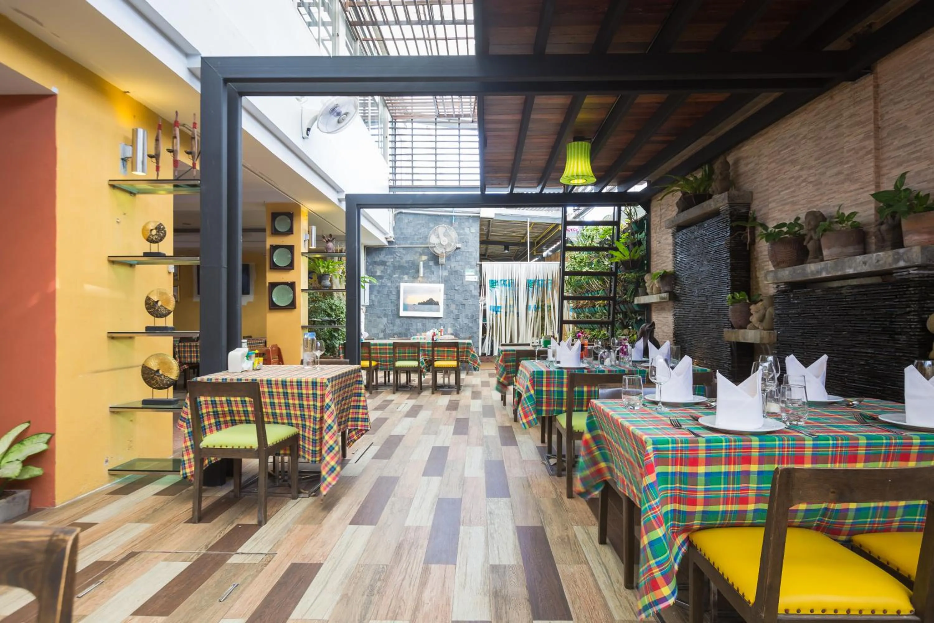 Food and drinks in ON Hotel Phuket - SHA