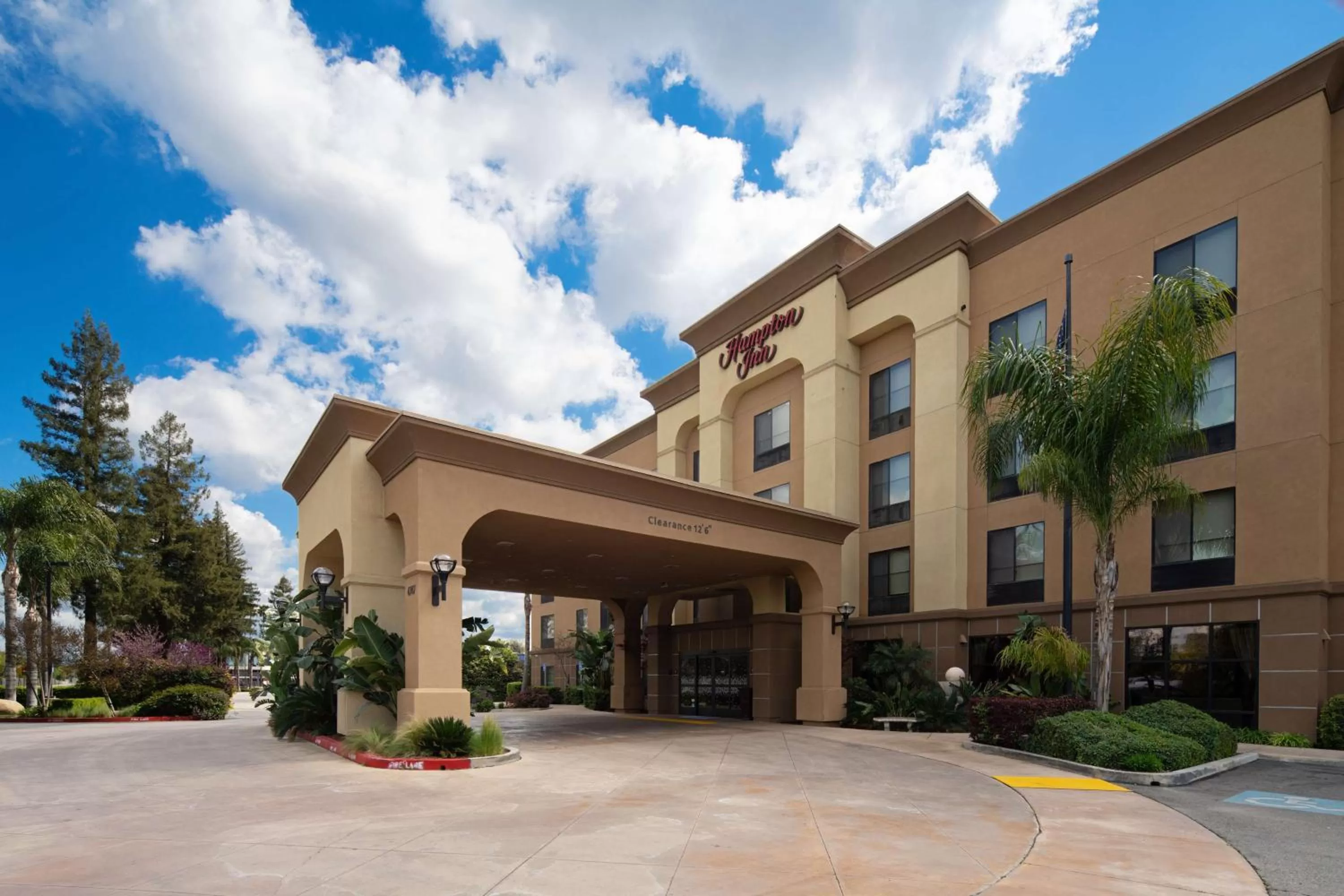 Property building in Hampton Inn Visalia
