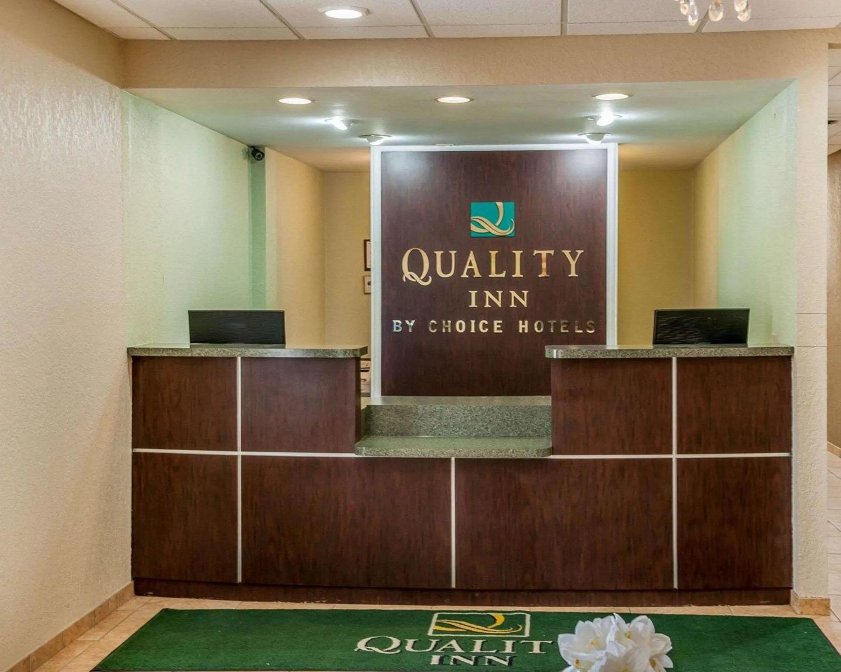 Lobby or reception in Quality Inn Huntingburg - Jasper