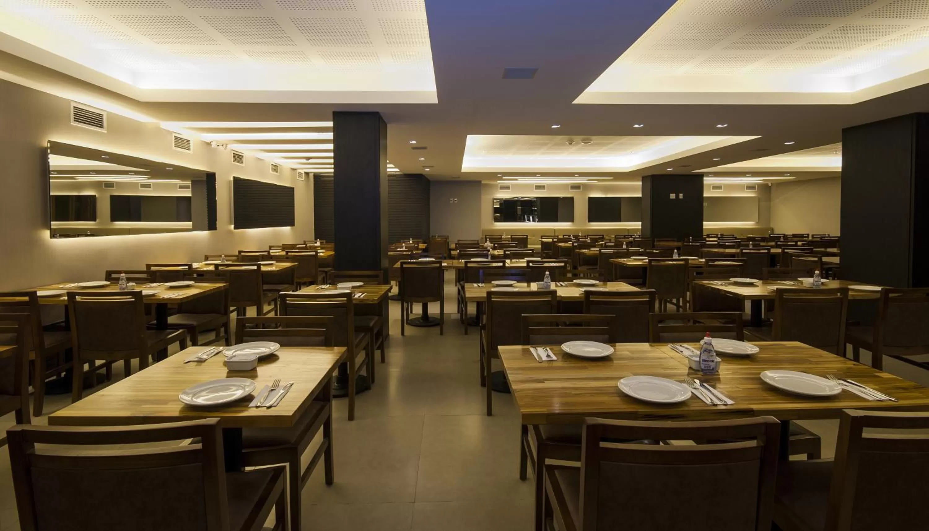 Property building in Américas Granada Hotel