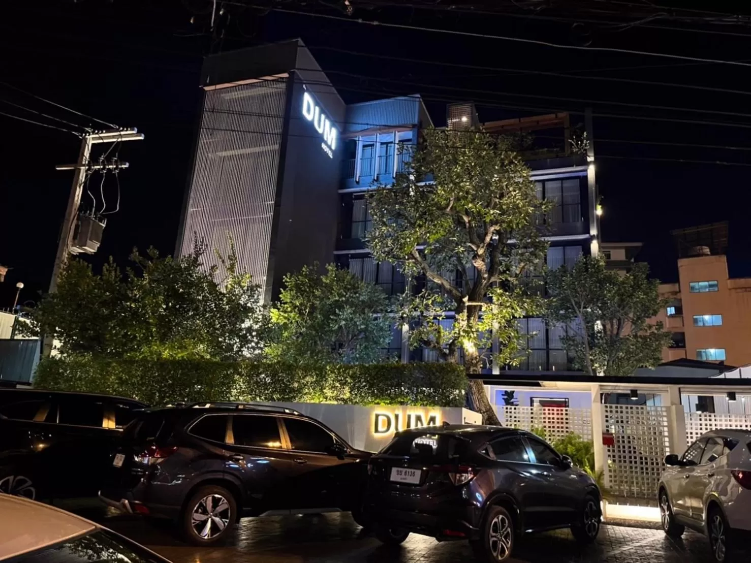 Night in DUM Hotel - Si Phum