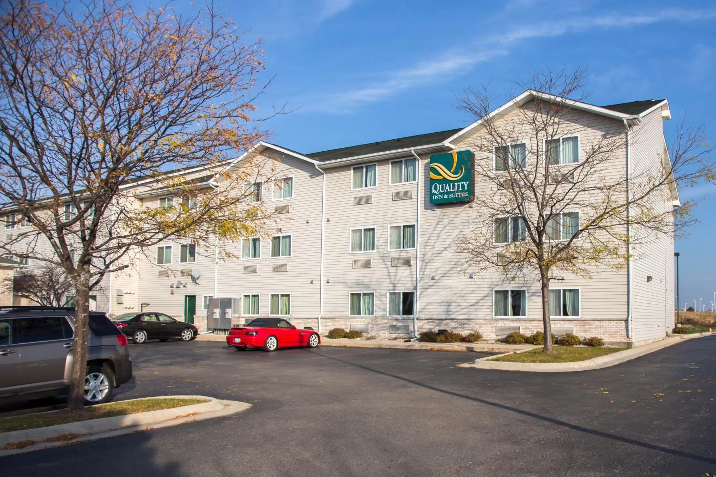 Property building in Quality Inn & Suites Loves Park near Rockford