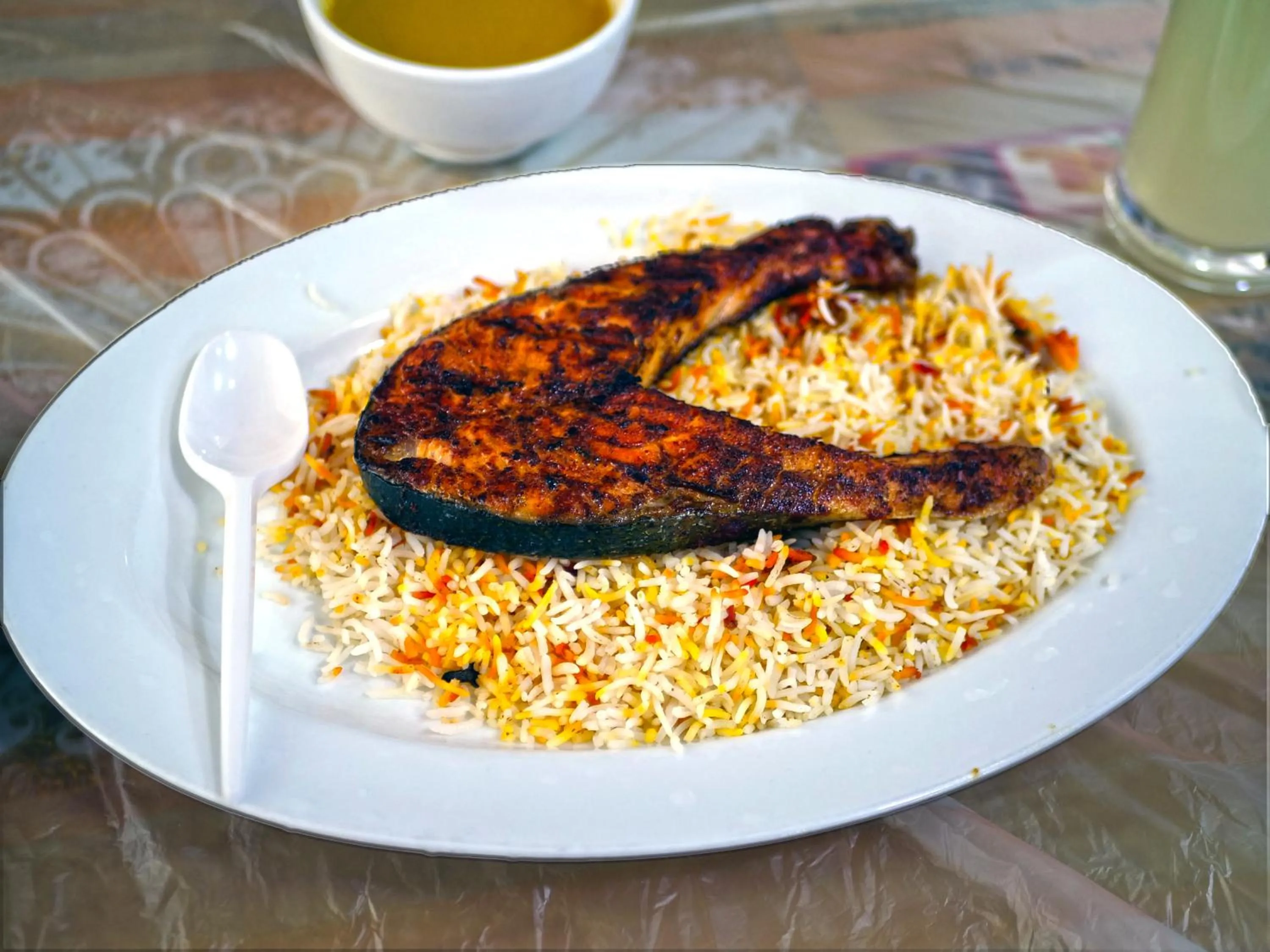 Food and drinks in Maaeen Hotel