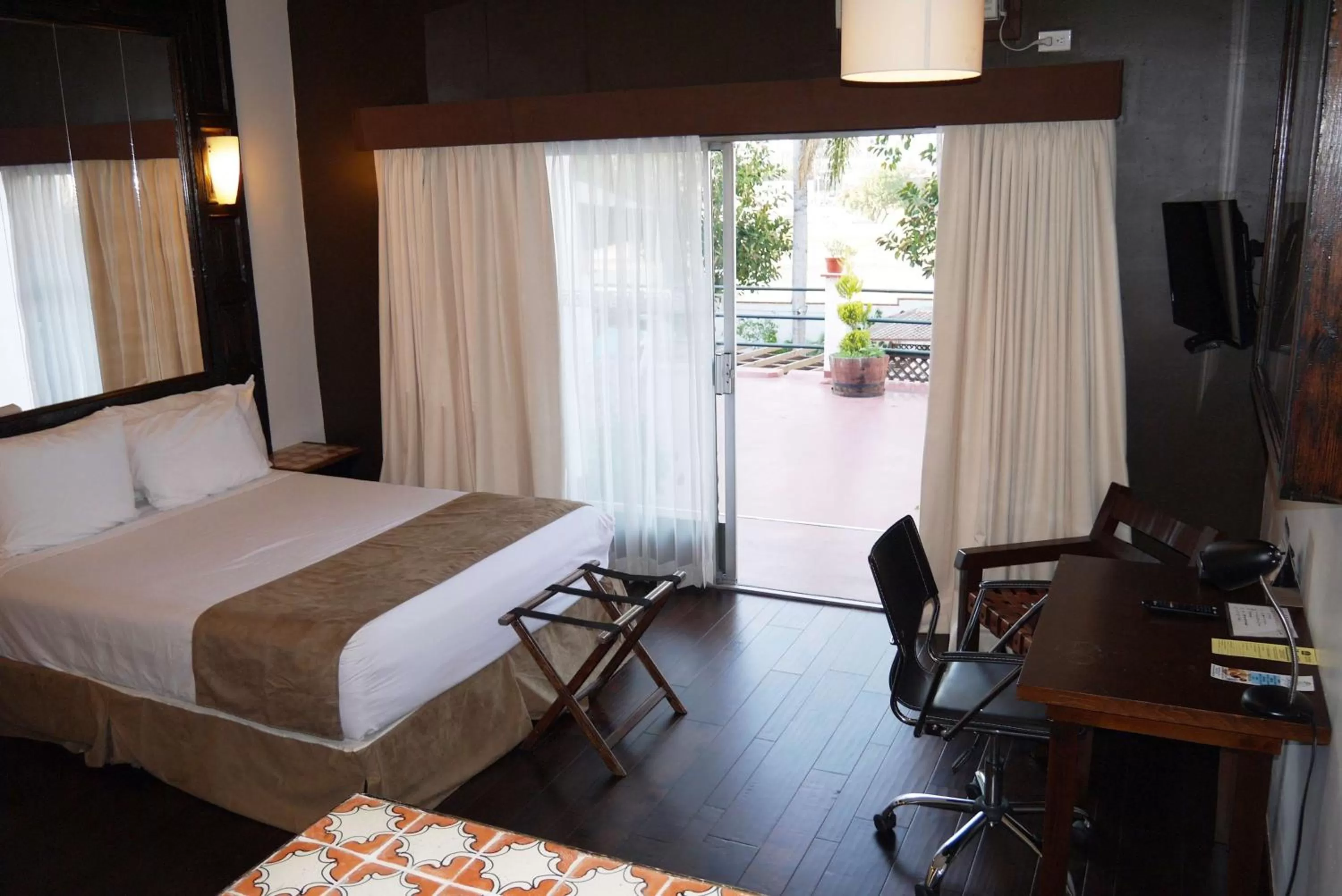 Photo of the whole room, Bed in Best Western El Cid