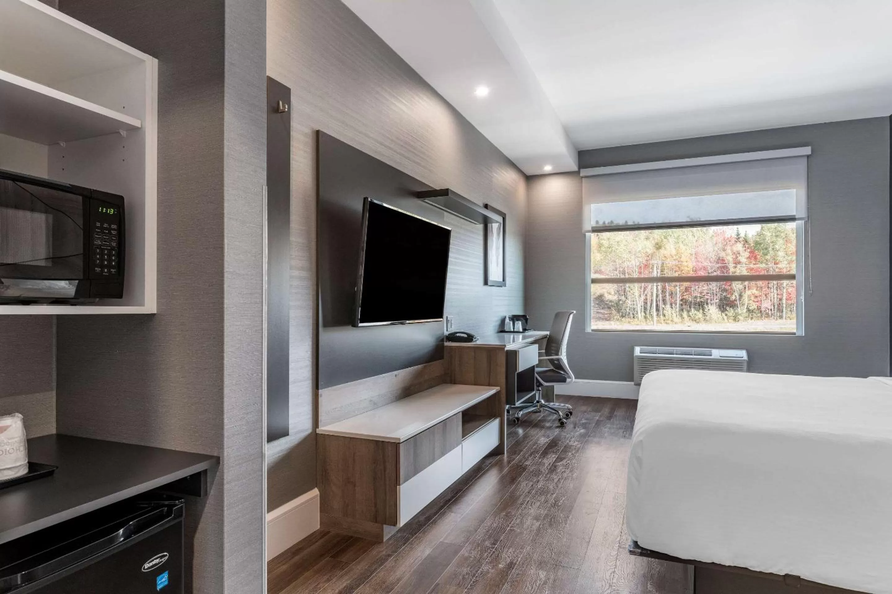 Photo of the whole room, Bed in Quality Hotel & Conference Centre