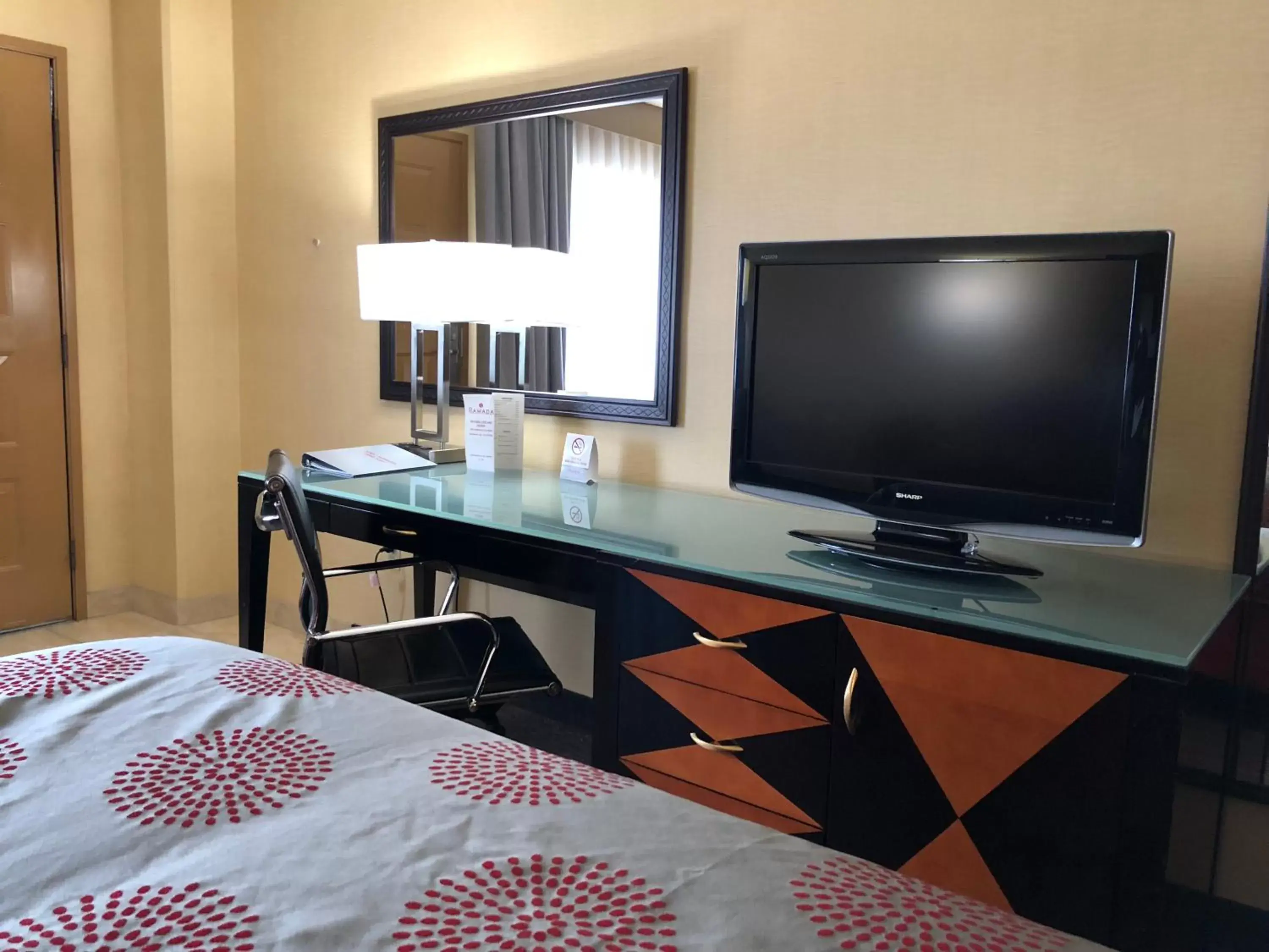 Double Room with Two Double Beds - Non-Smoking in Ramada by Wyndham San Diego National City Double Room with Two Double Beds - Non-Smoking in Ramada by Wyndham San Diego National City