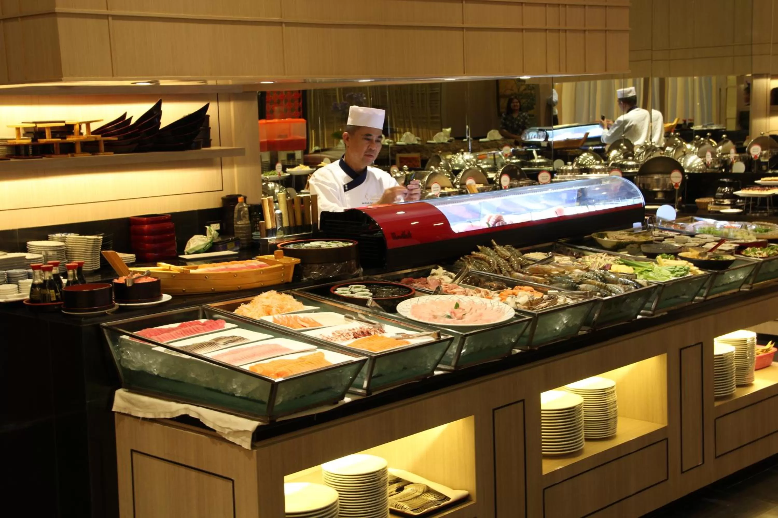 Restaurant/places to eat in Chatrium Hotel Royal Lake Yangon