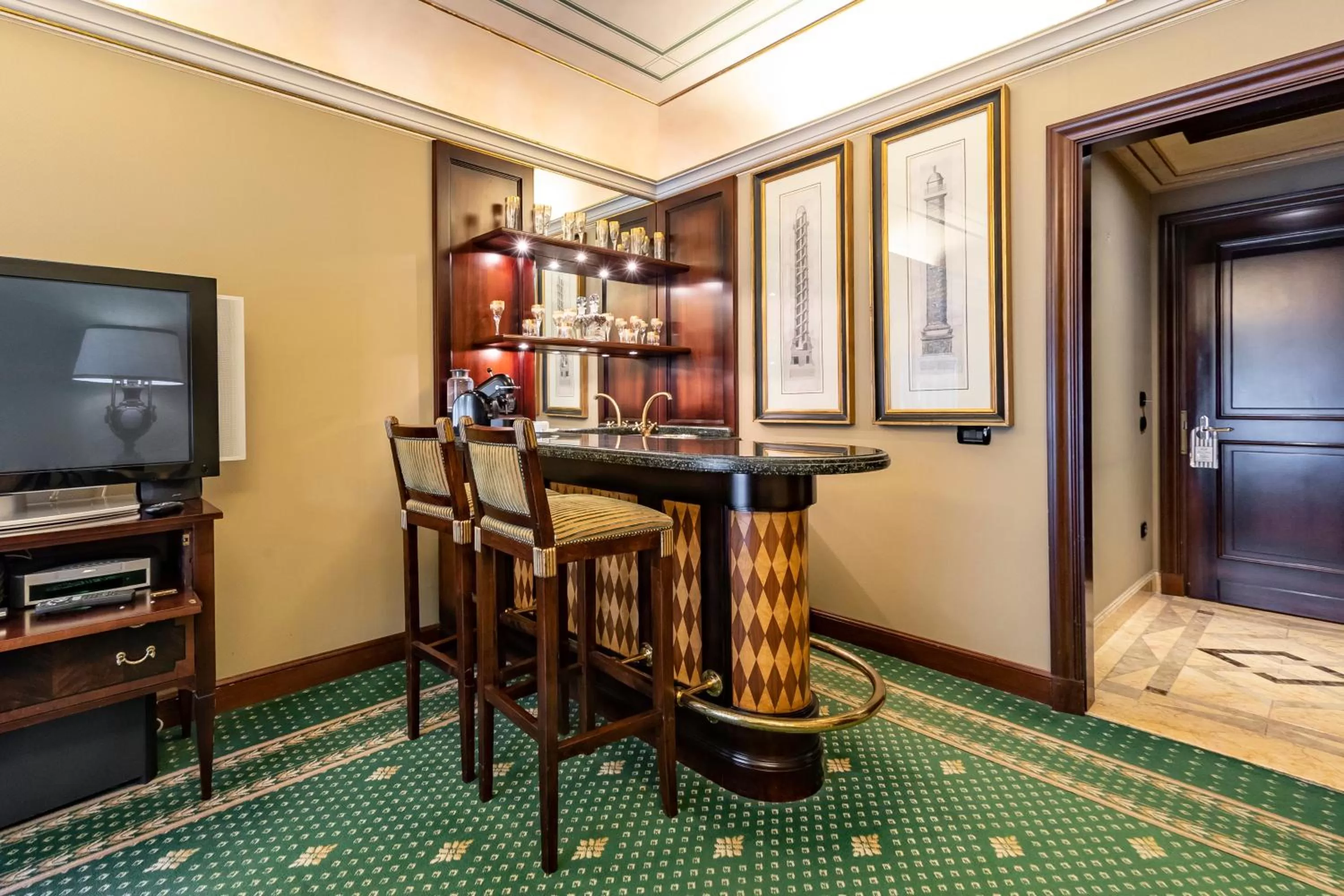 Lounge or bar in River Chateau Hotel