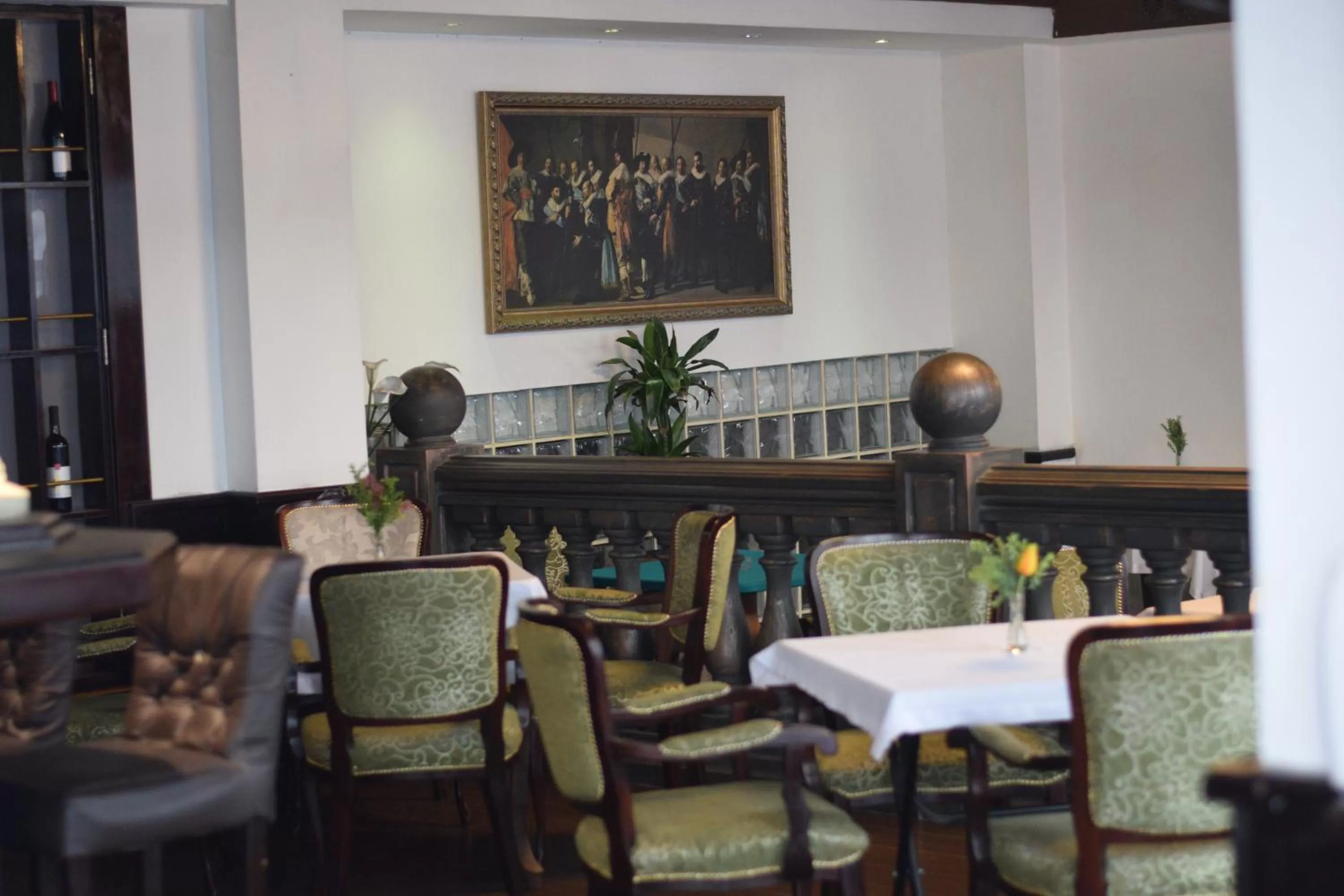 Restaurant/places to eat in Queen's Astoria Design Hotel