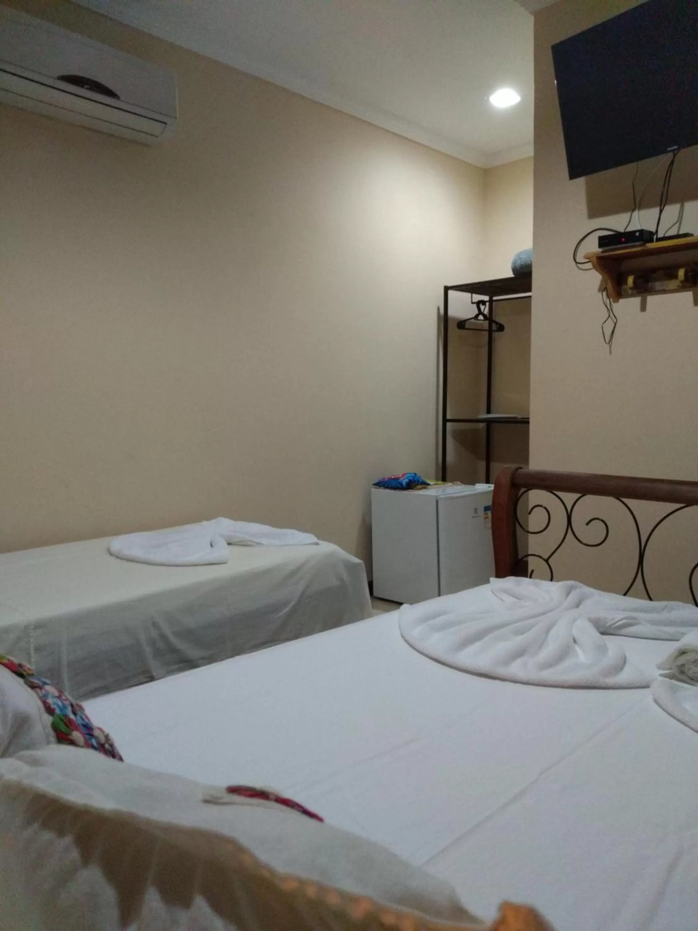 Photo of the whole room, Bed in Pousada Solar da Serra