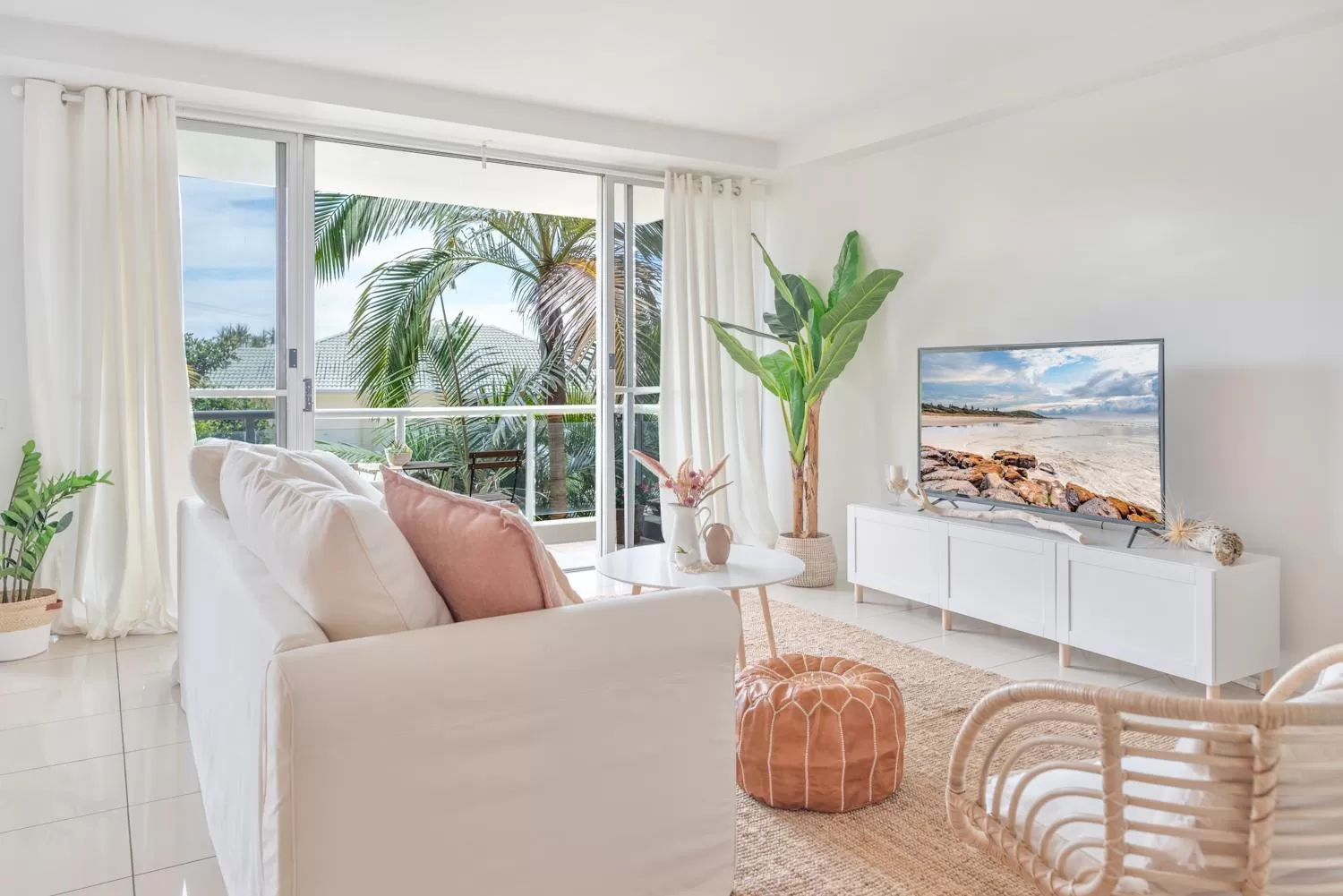 Living room in Grandview Apartments