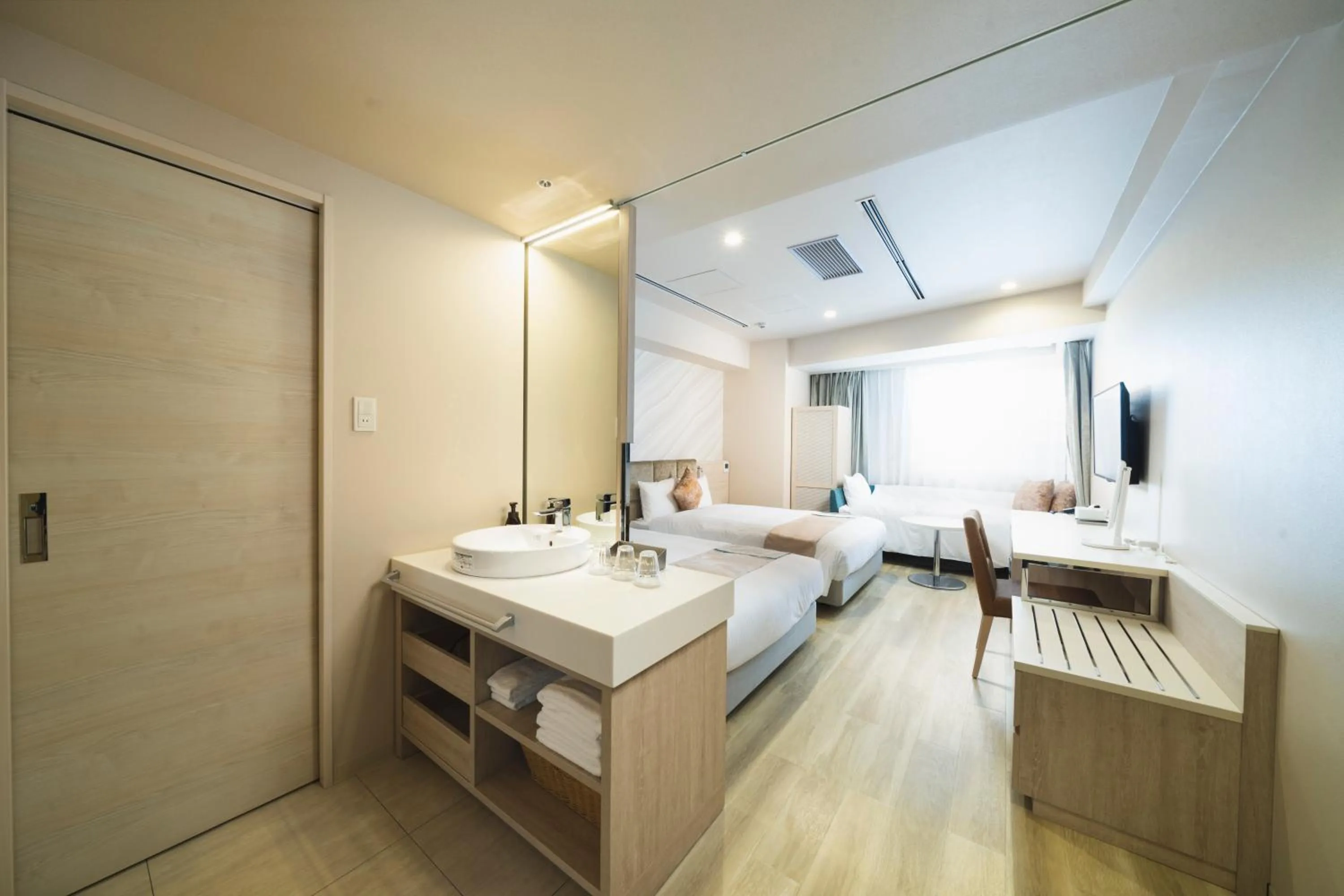 Photo of the whole room, Bed in Rembrandt Style Naha