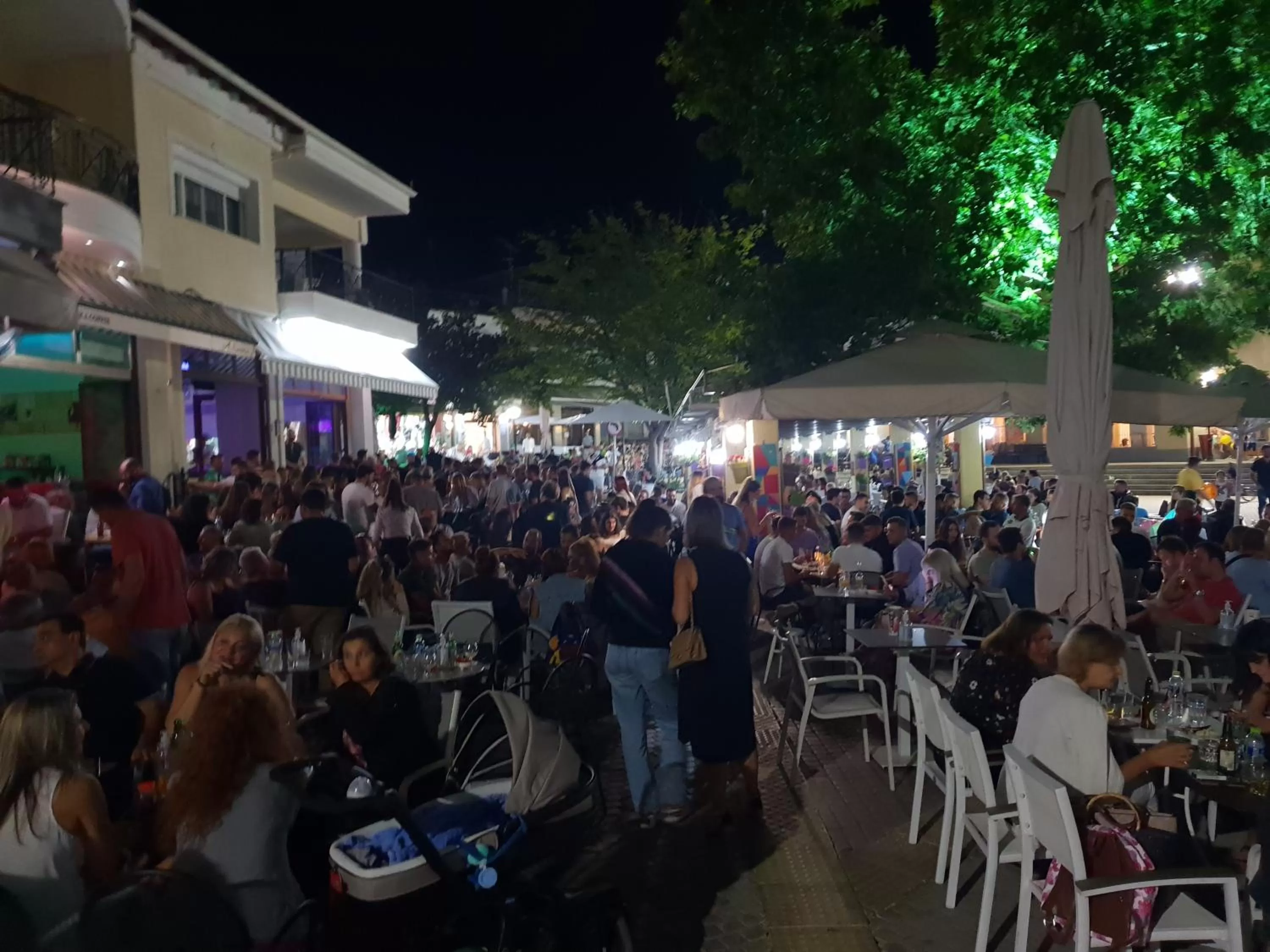 People in Mondeus Inn Luxury