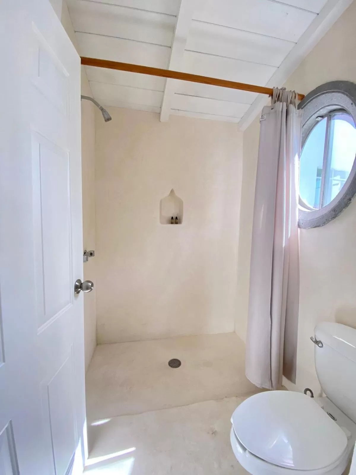 Shower in Hotel Cala Blanca Cuernavaca