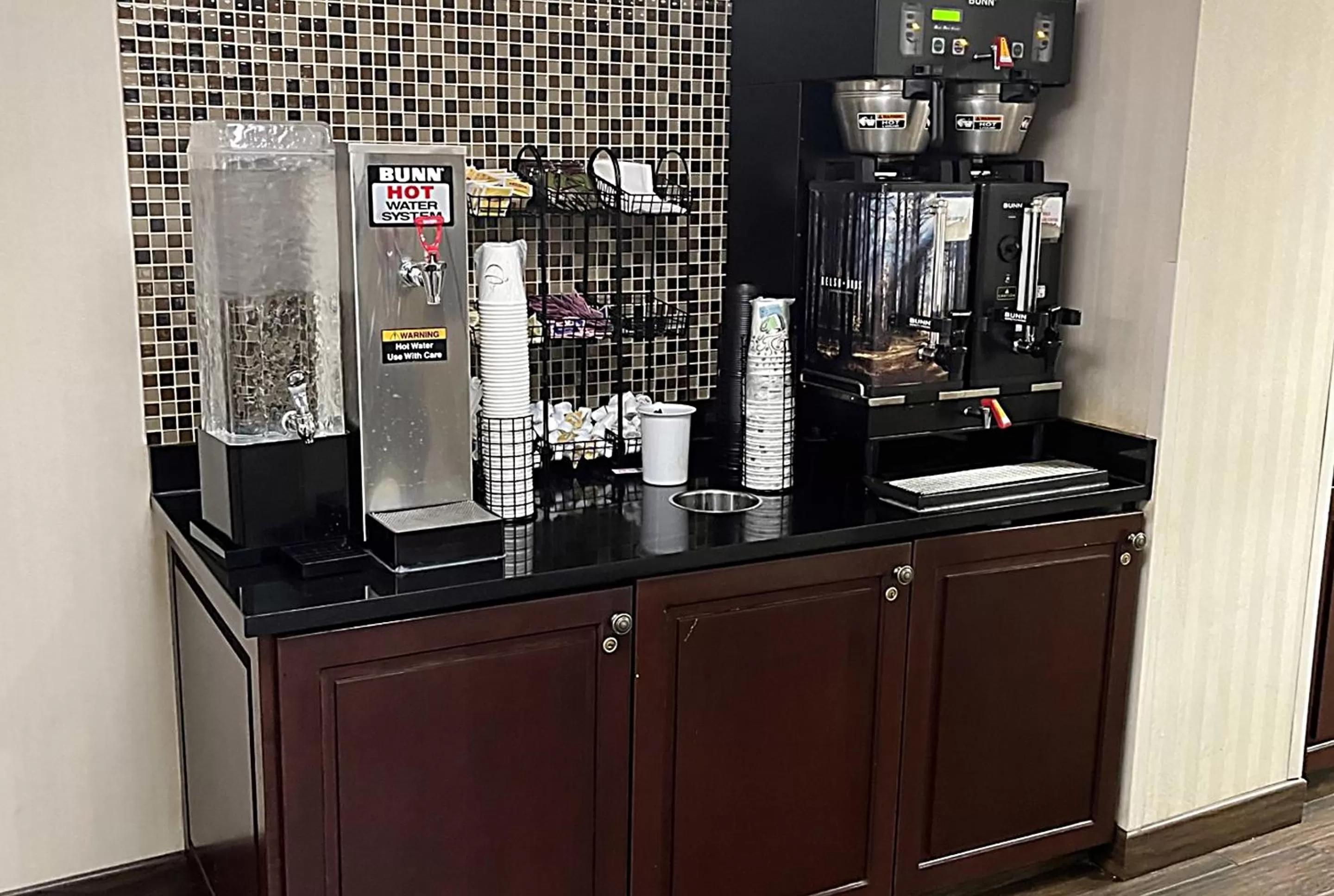 Coffee/tea facilities in Hotel Lotus Kansas City Stadium