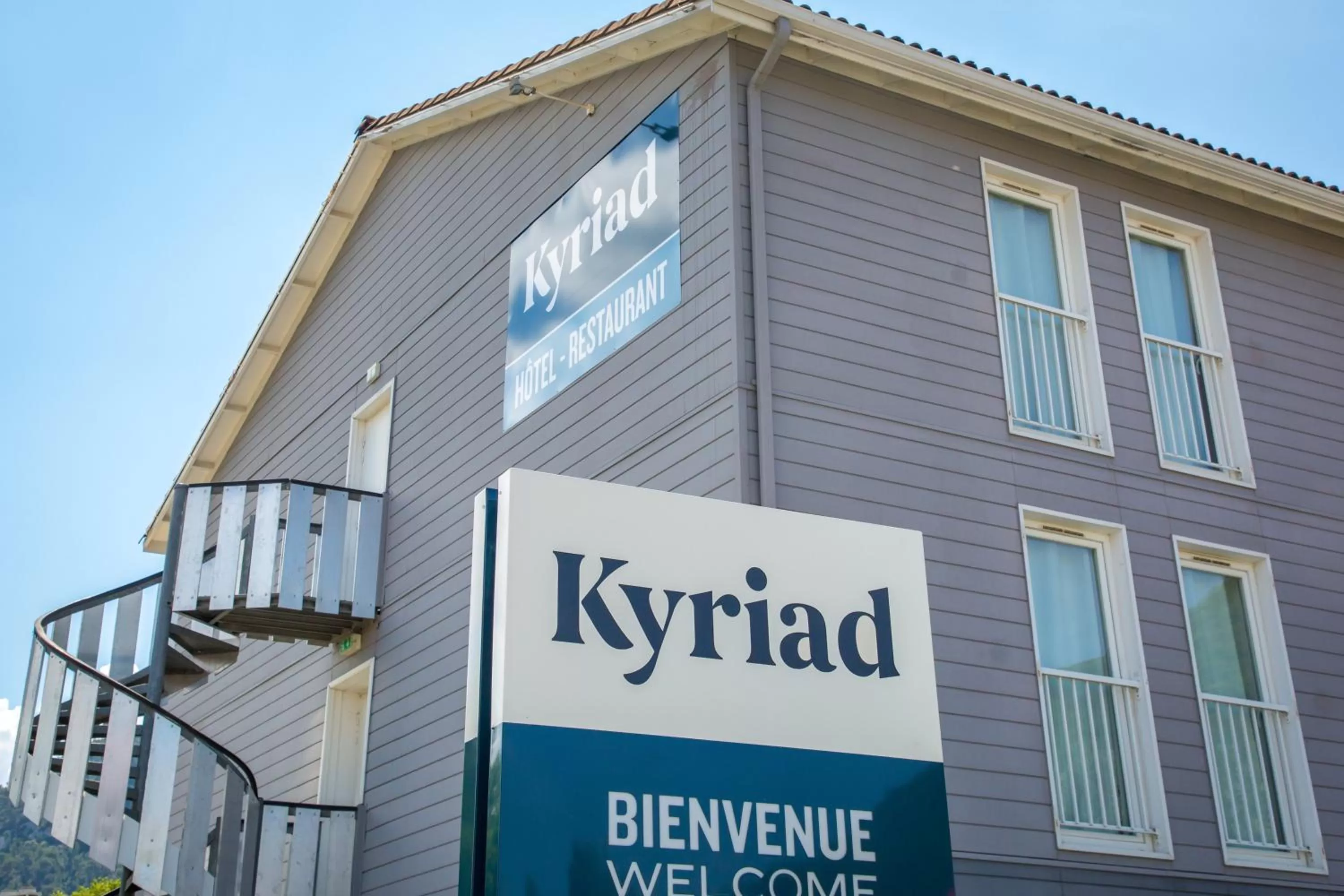Property building in KYRIAD MARSEILLE EST - Aubagne Gémenos
