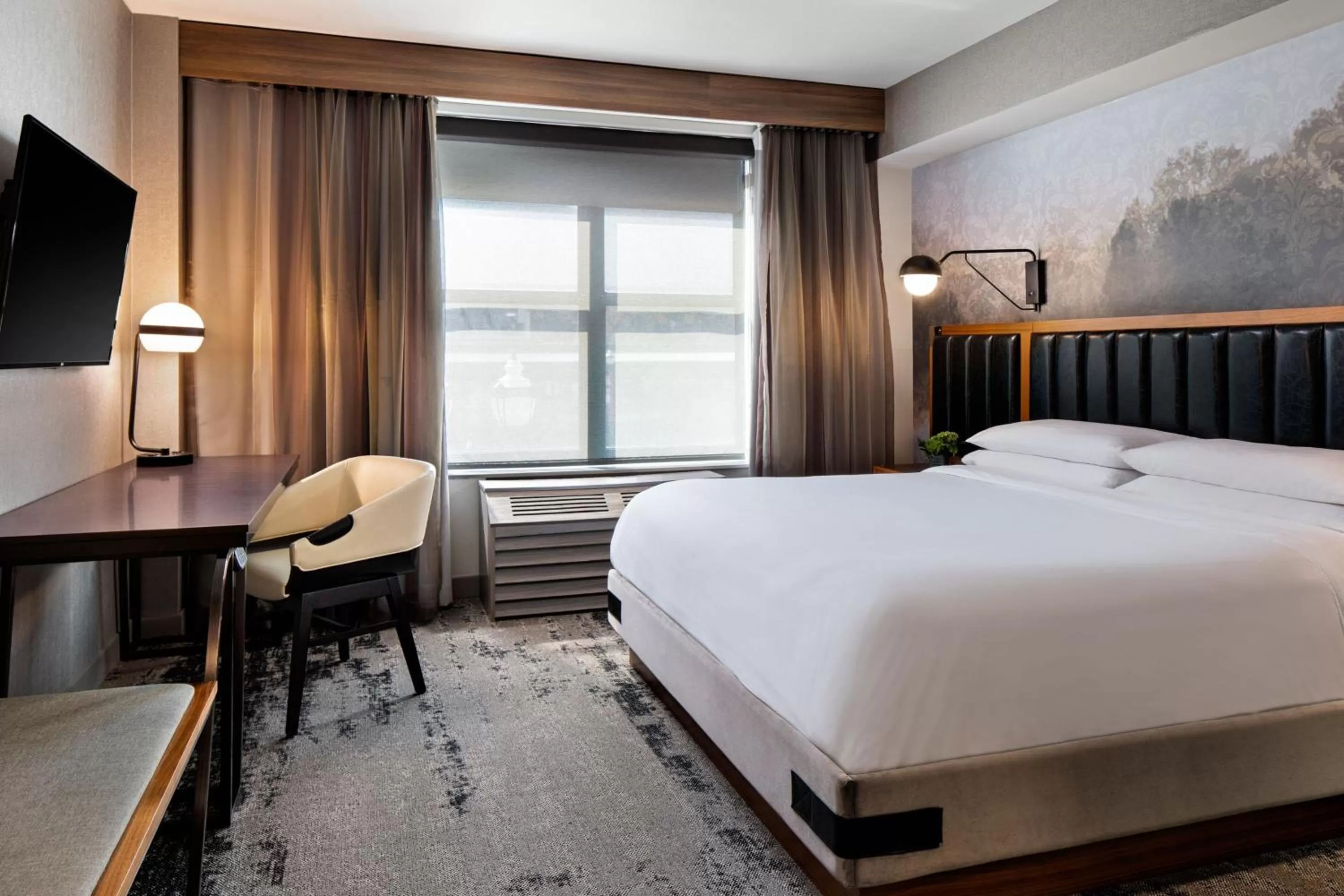 Photo of the whole room, Bed in Renaissance Minneapolis Hotel, The Depot