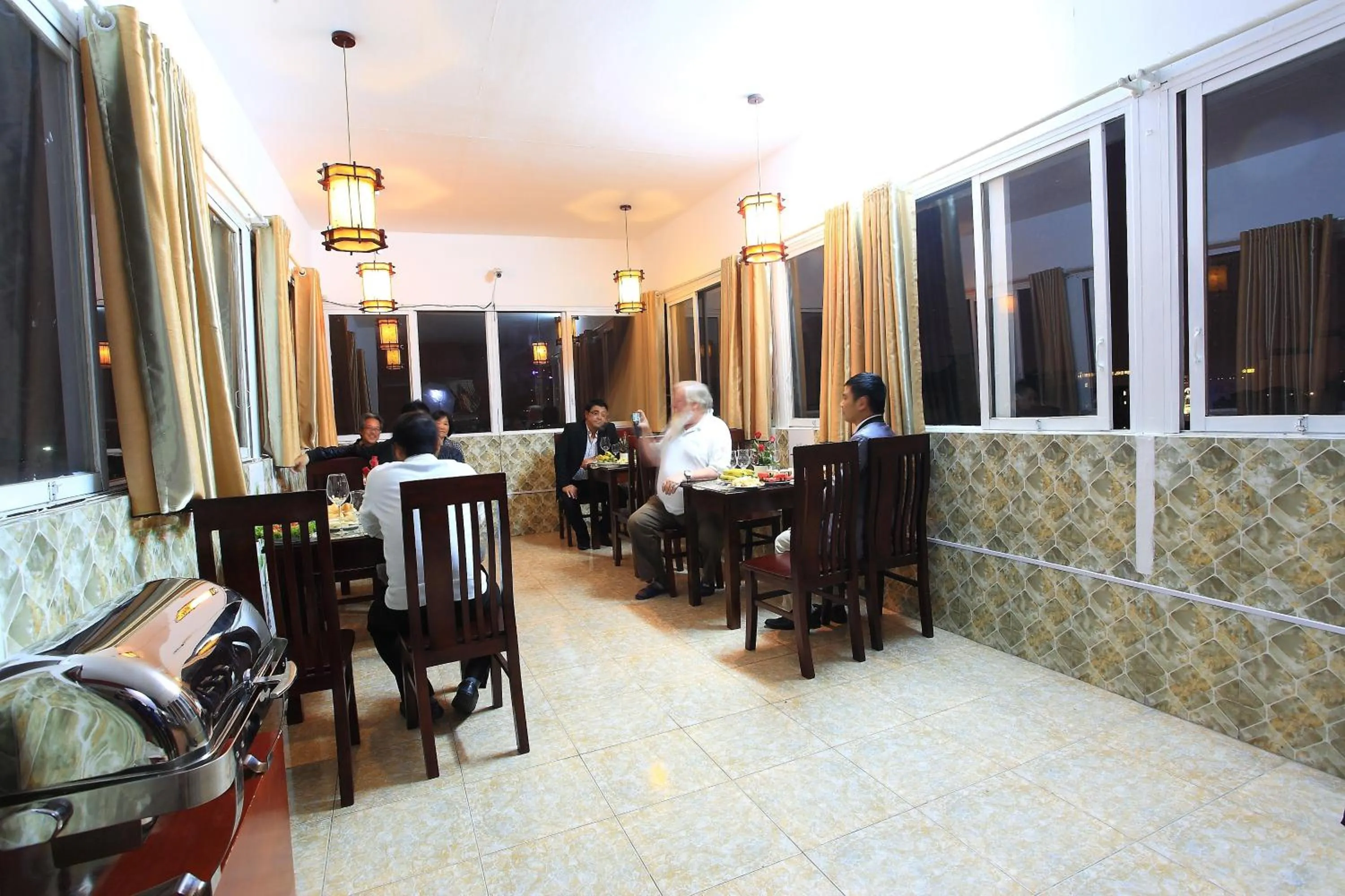 Restaurant/places to eat in Hanoi Luxury Hotel