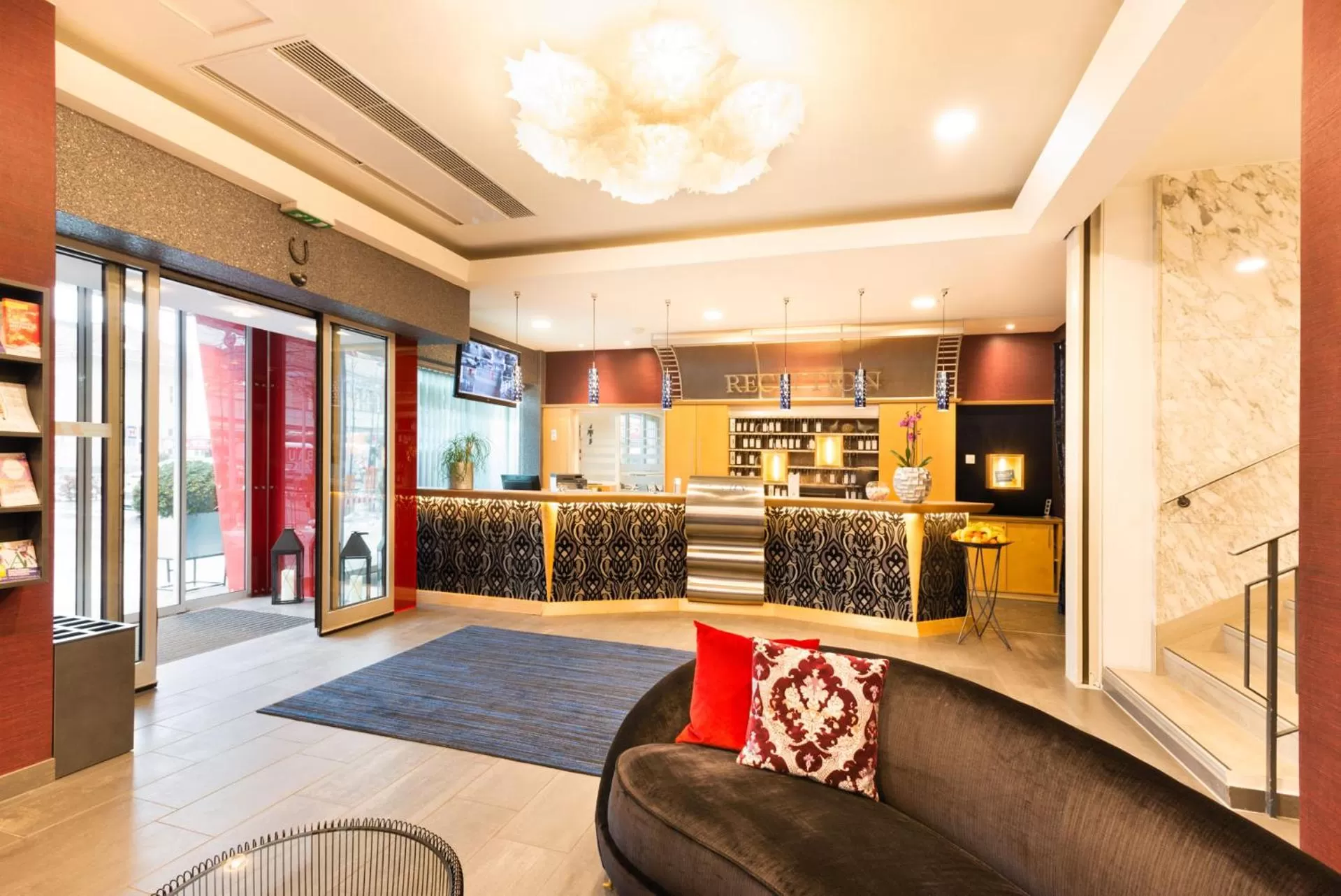 Lobby or reception in Hotel City