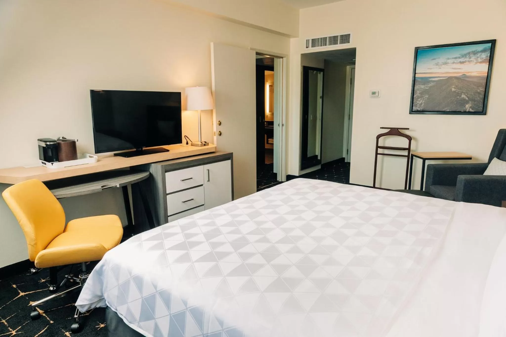 Photo of the whole room, Bed in Holiday Inn San Salvador by IHG