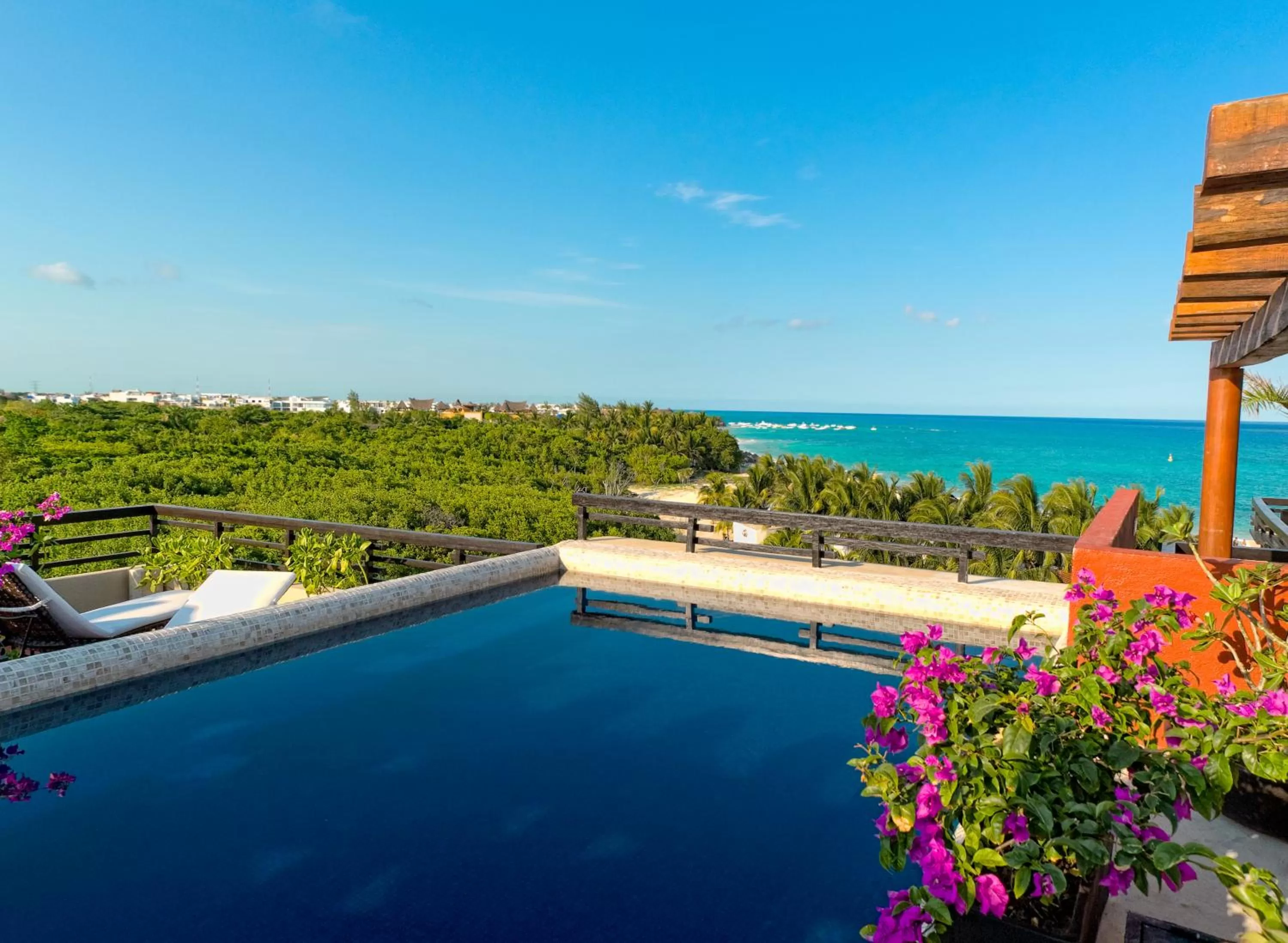 Swimming pool in La Divina by Aldea Thai