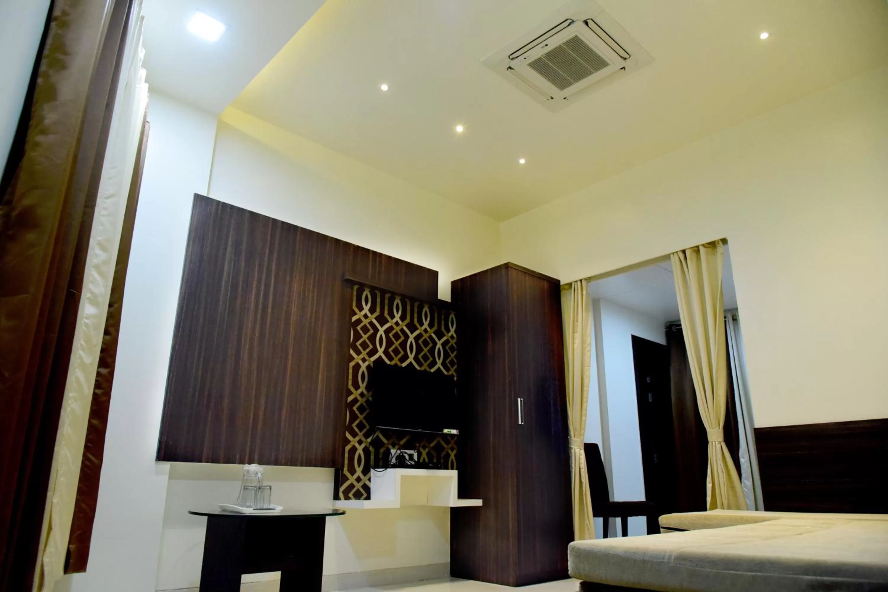 Bed in Hotel Pushpak