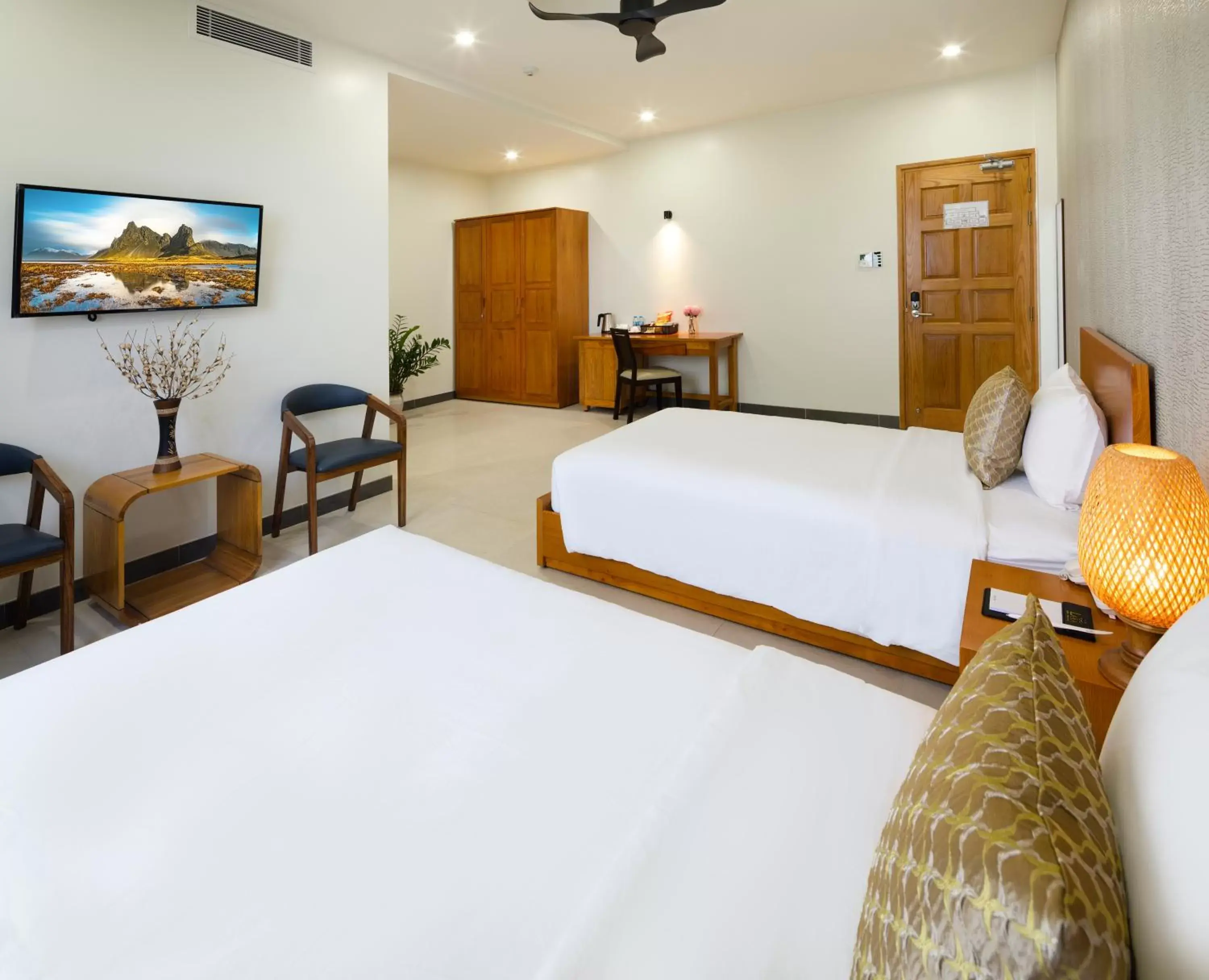 Deluxe Triple Room in LARA HOTEL LONG XUYÊN Deluxe Triple Room in LARA HOTEL LONG XUYÊN