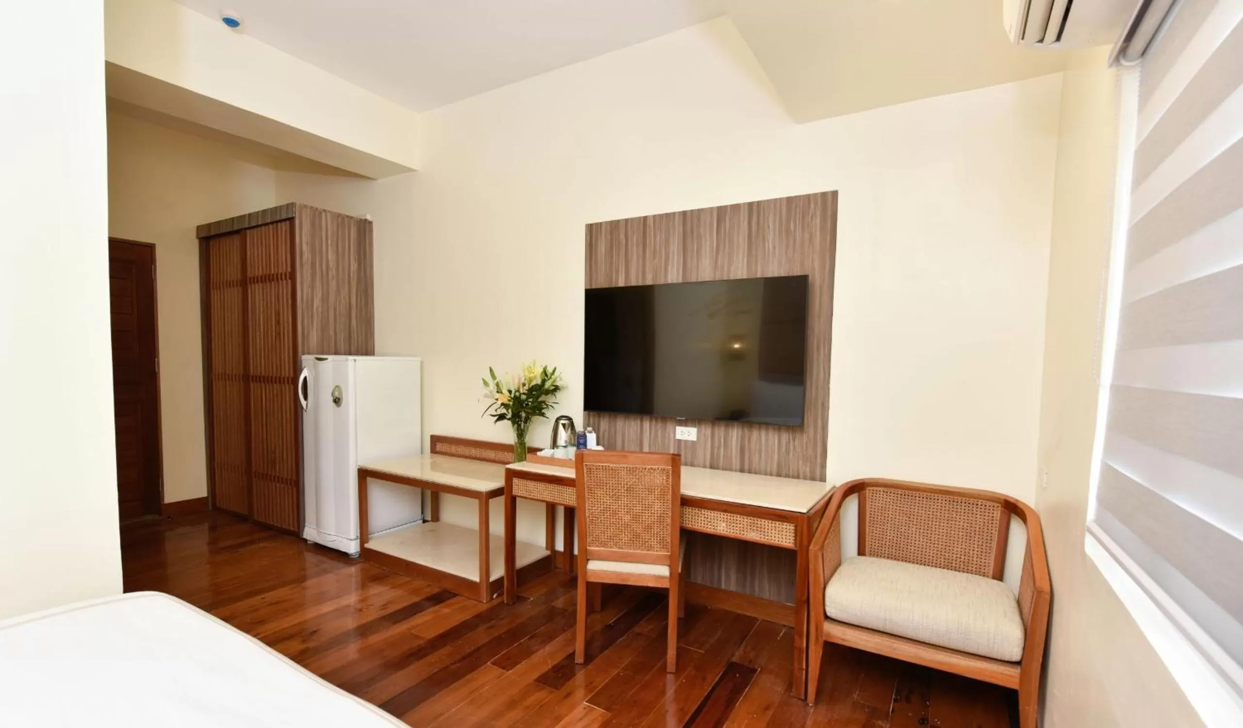 TV and multimedia, Bed in Kabayan Hotel Pasay