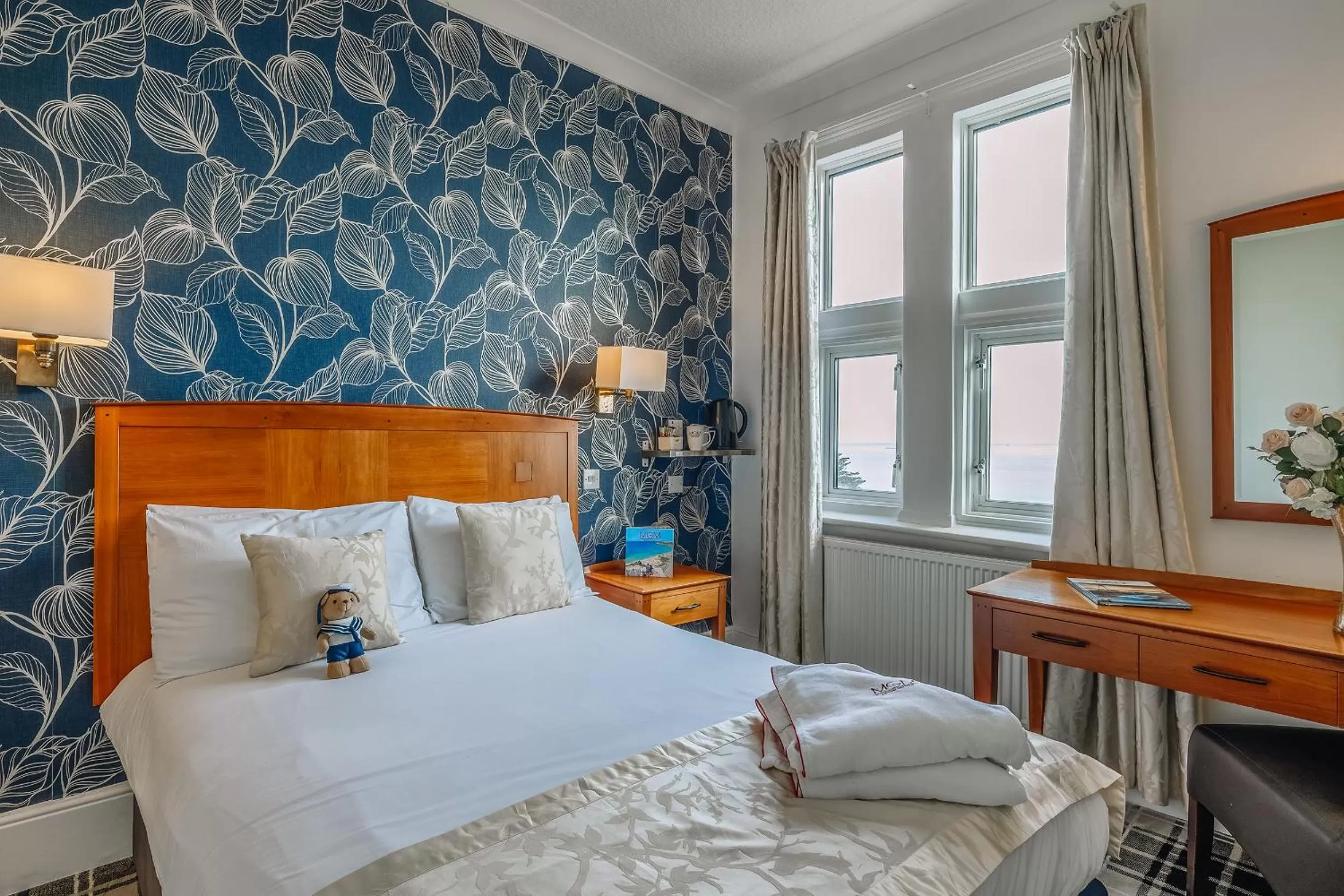 View (from property/room), Bed in Muthu Westcliff Hotel (Near London Southend Airport)