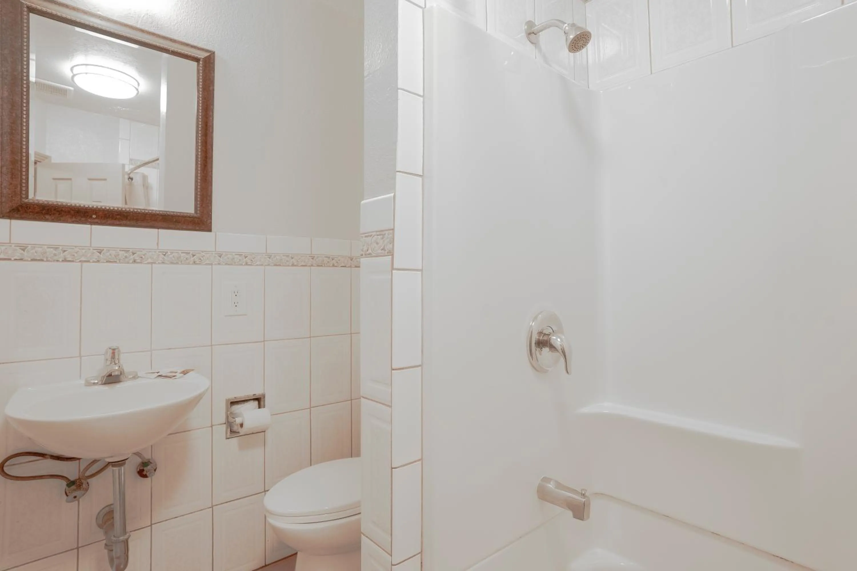 Bathroom in Economy Inn Hollywood