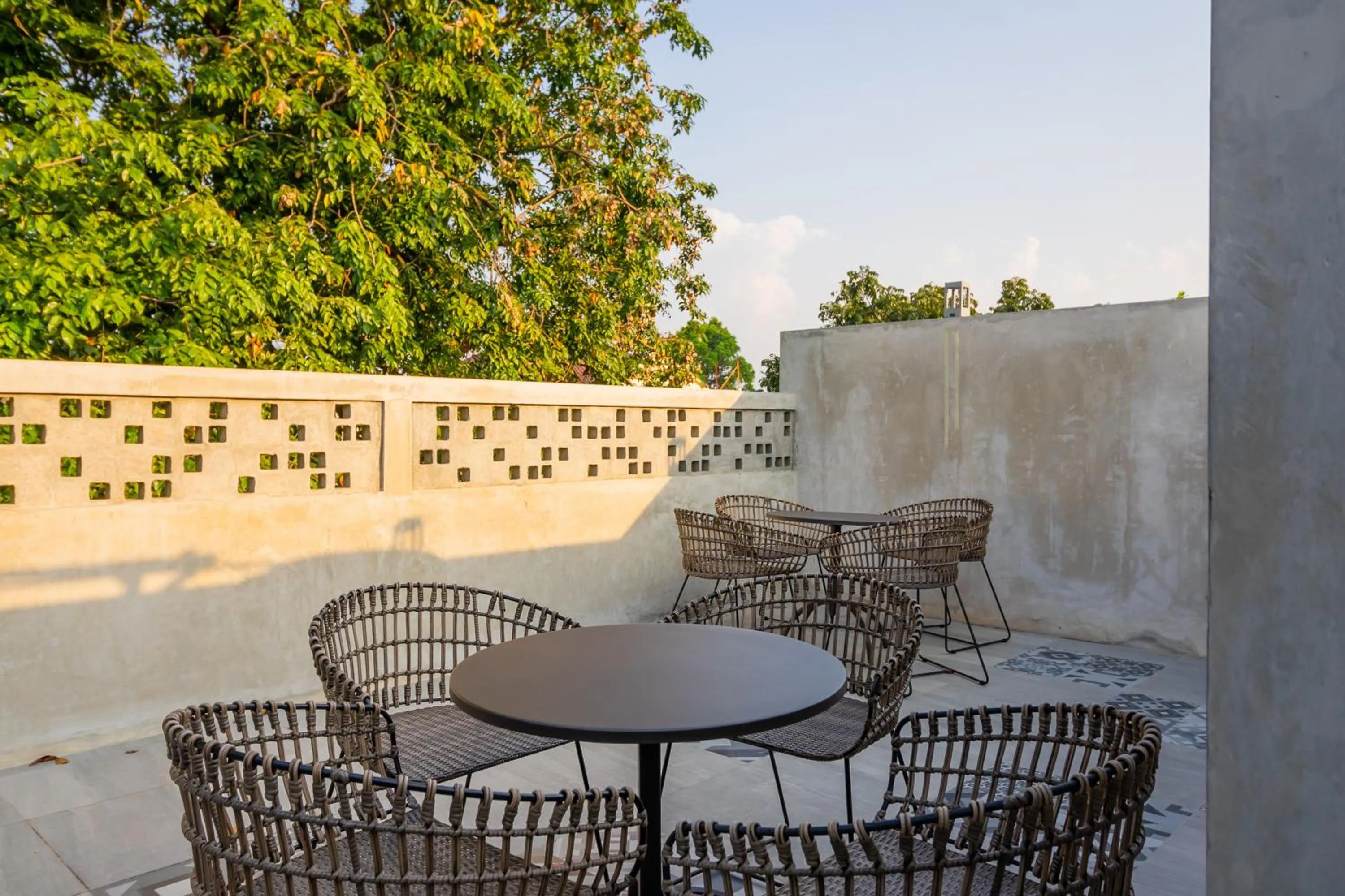 Seating area in RedDoorz Plus near Senayan City