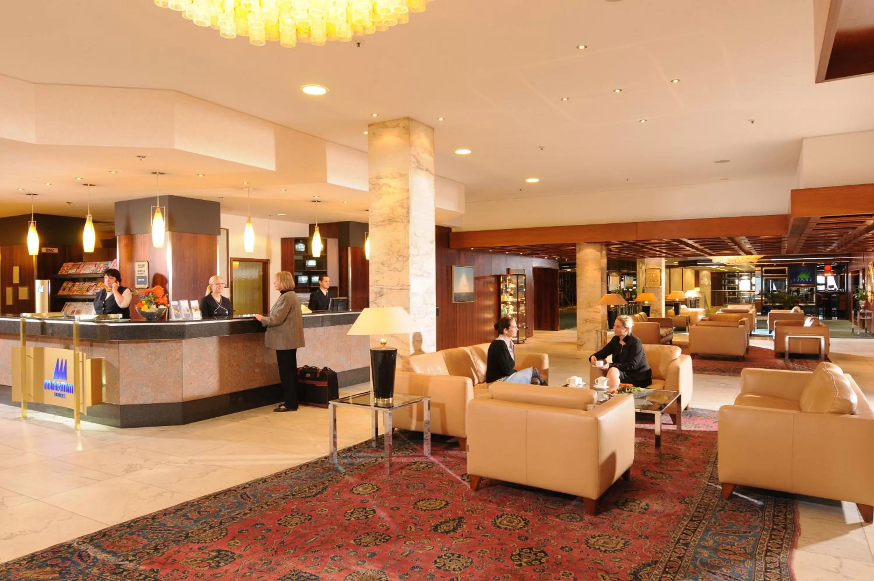 Communal lounge/ TV room in Maritim Strandhotel Travemünde